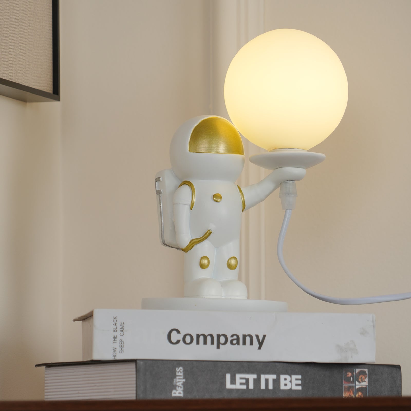Jude Astronaut Table Lamp - Loonglight