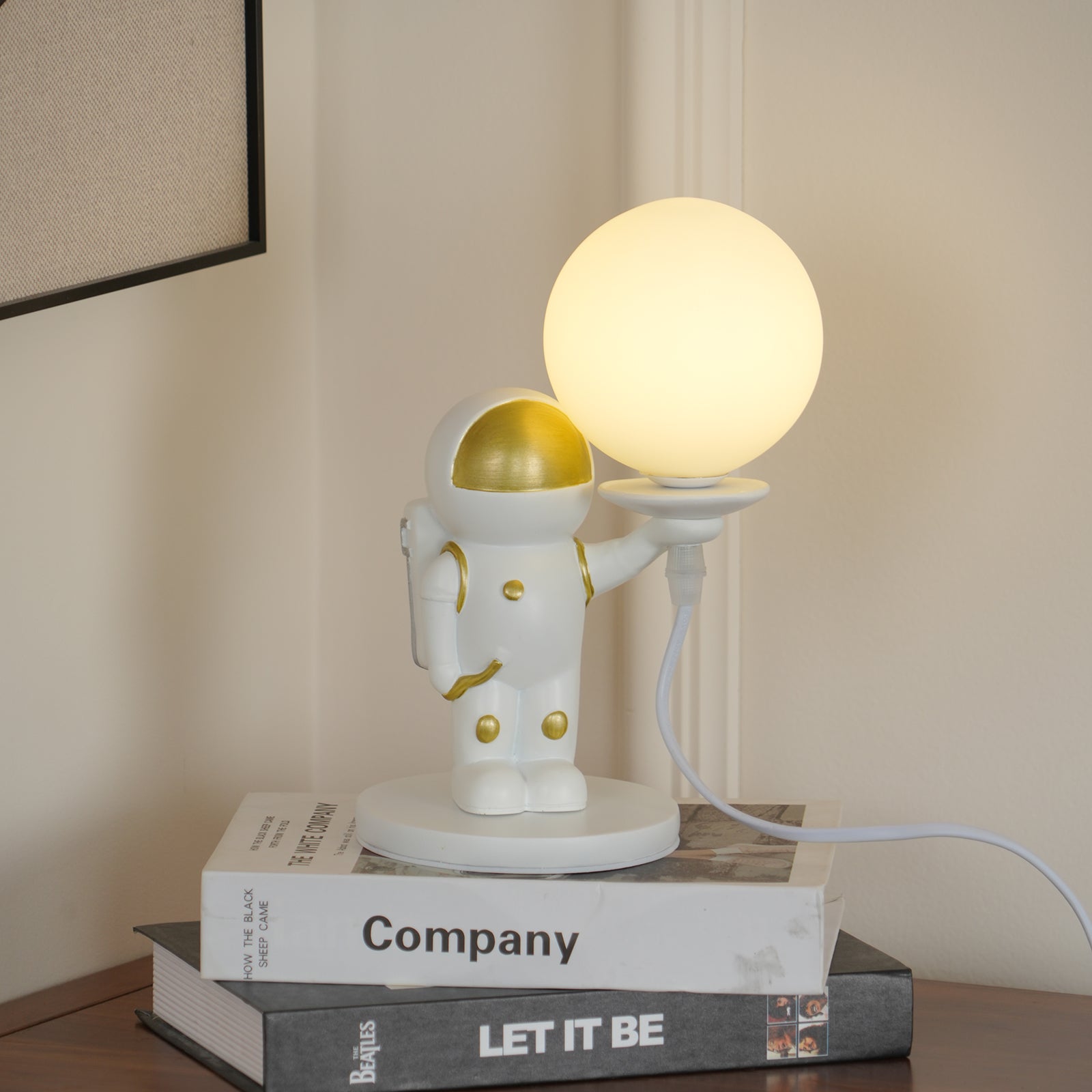 Jude Astronaut Table Lamp - Loonglight