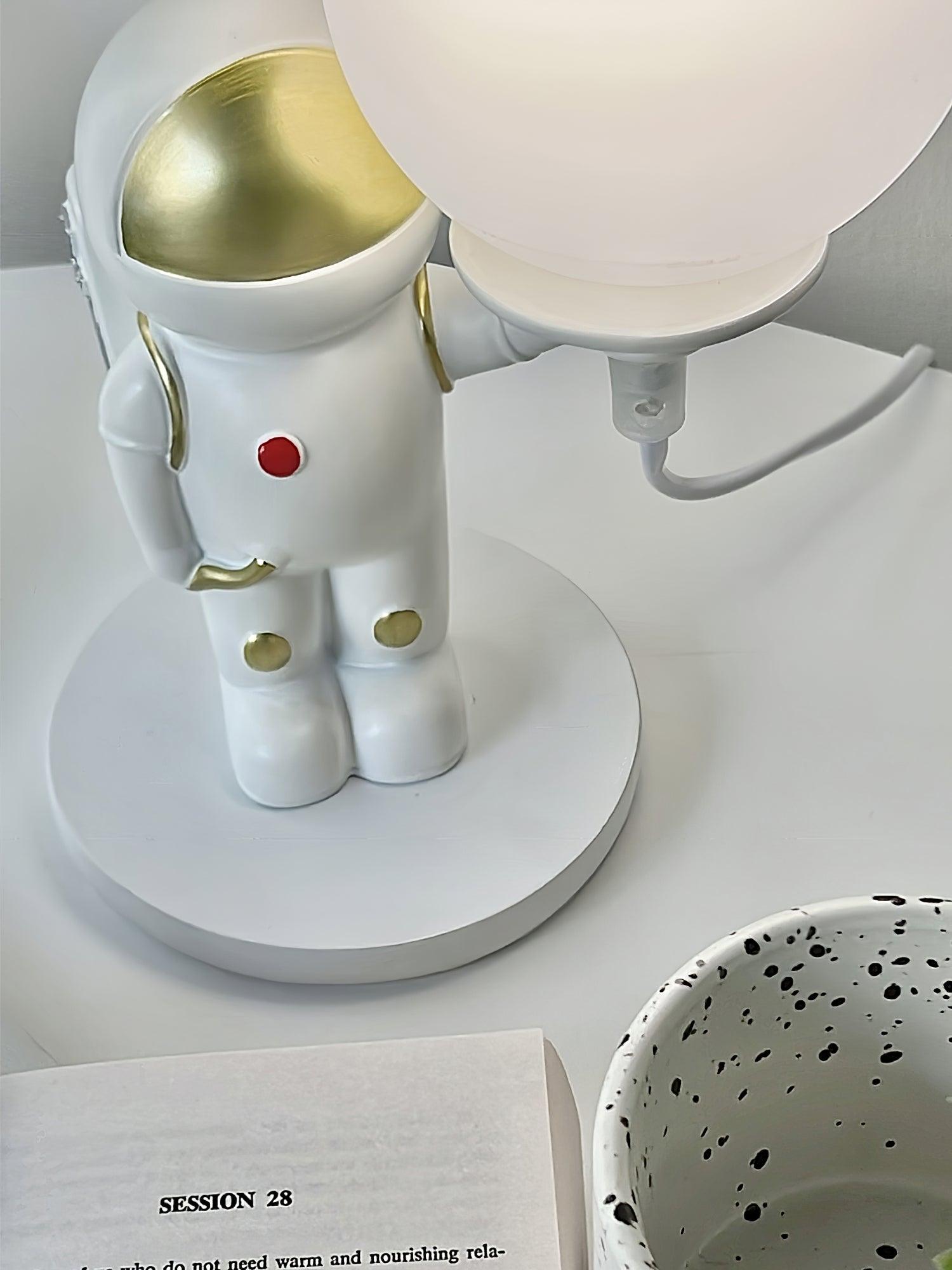 Jude Astronaut Table Lamp - Loonglight