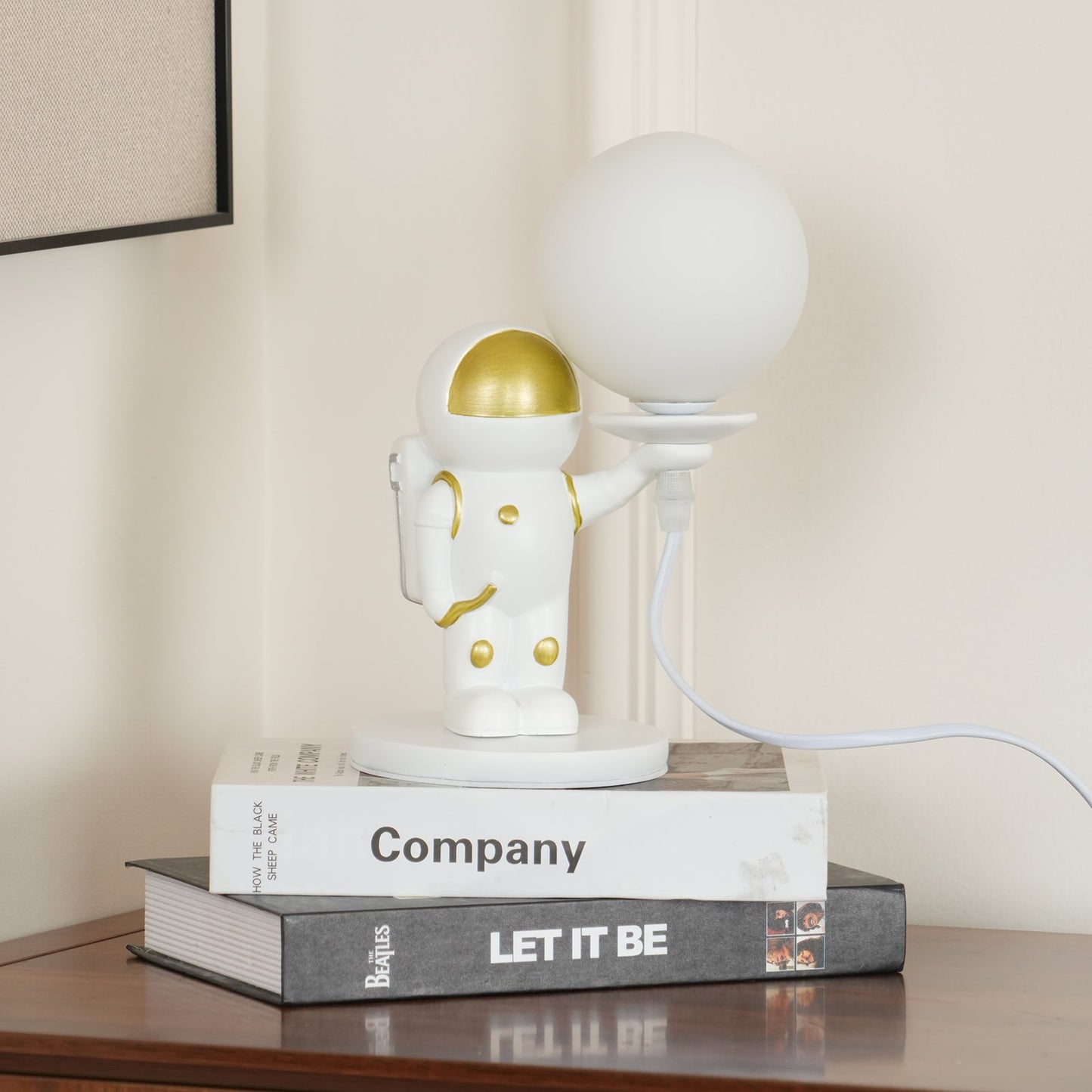 Jude Astronaut Table Lamp - Loonglight