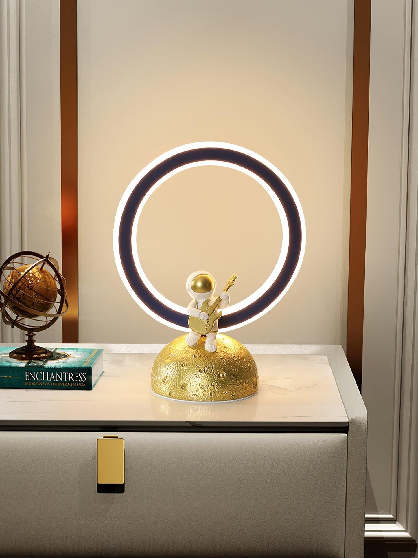 Jude Astronaut Table Lamp - Loonglight