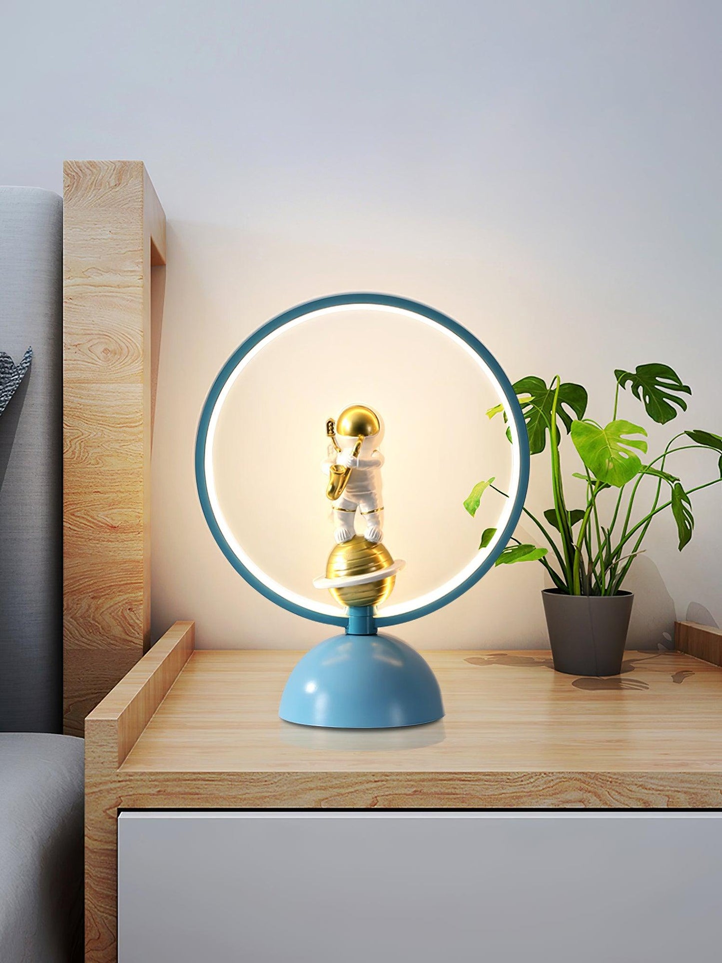 Jude Astronaut Table Lamp - Loonglight