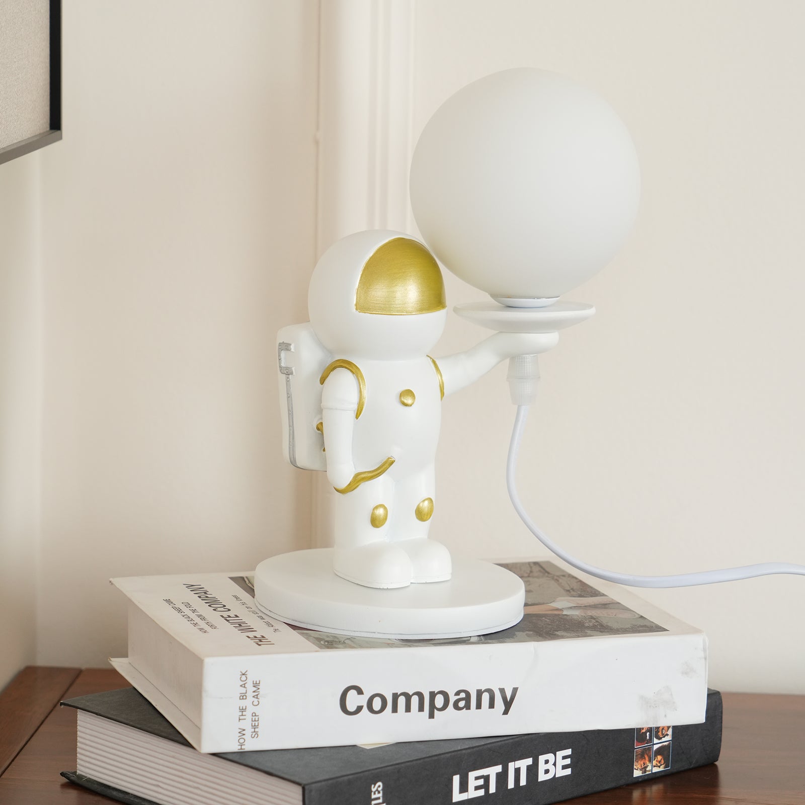 Jude Astronaut Table Lamp - Loonglight