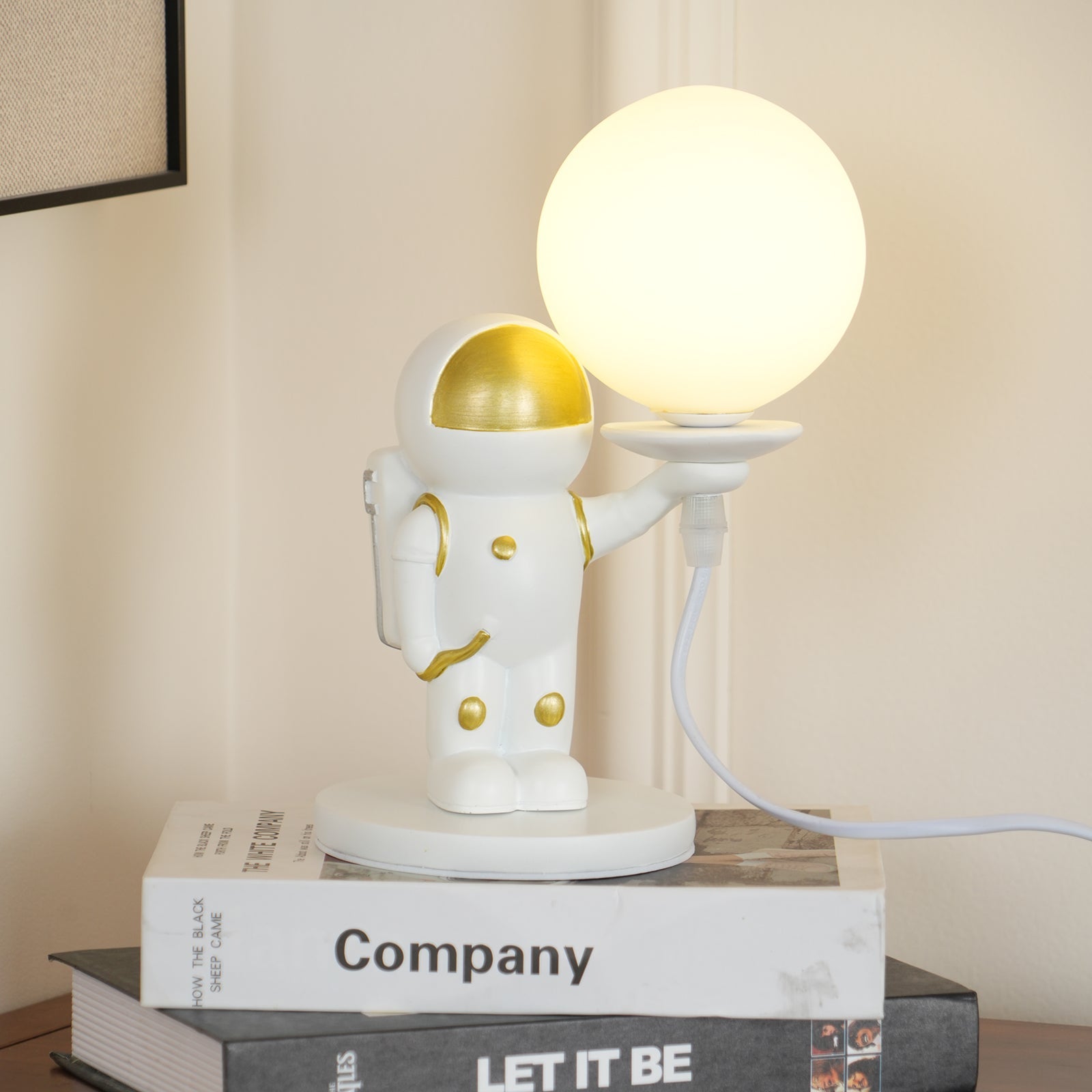 Jude Astronaut Table Lamp - Loonglight