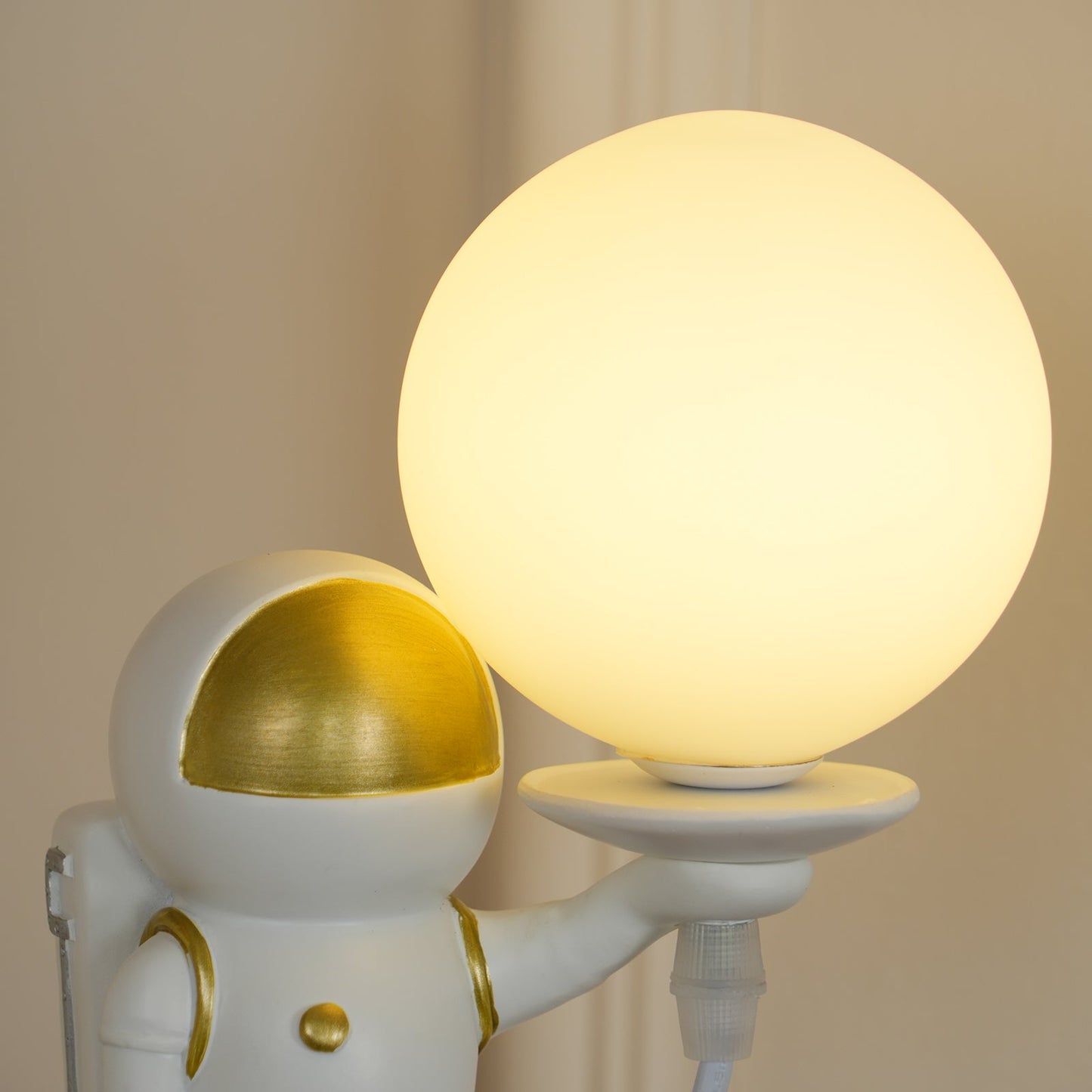 Jude Astronaut Table Lamp - Loonglight