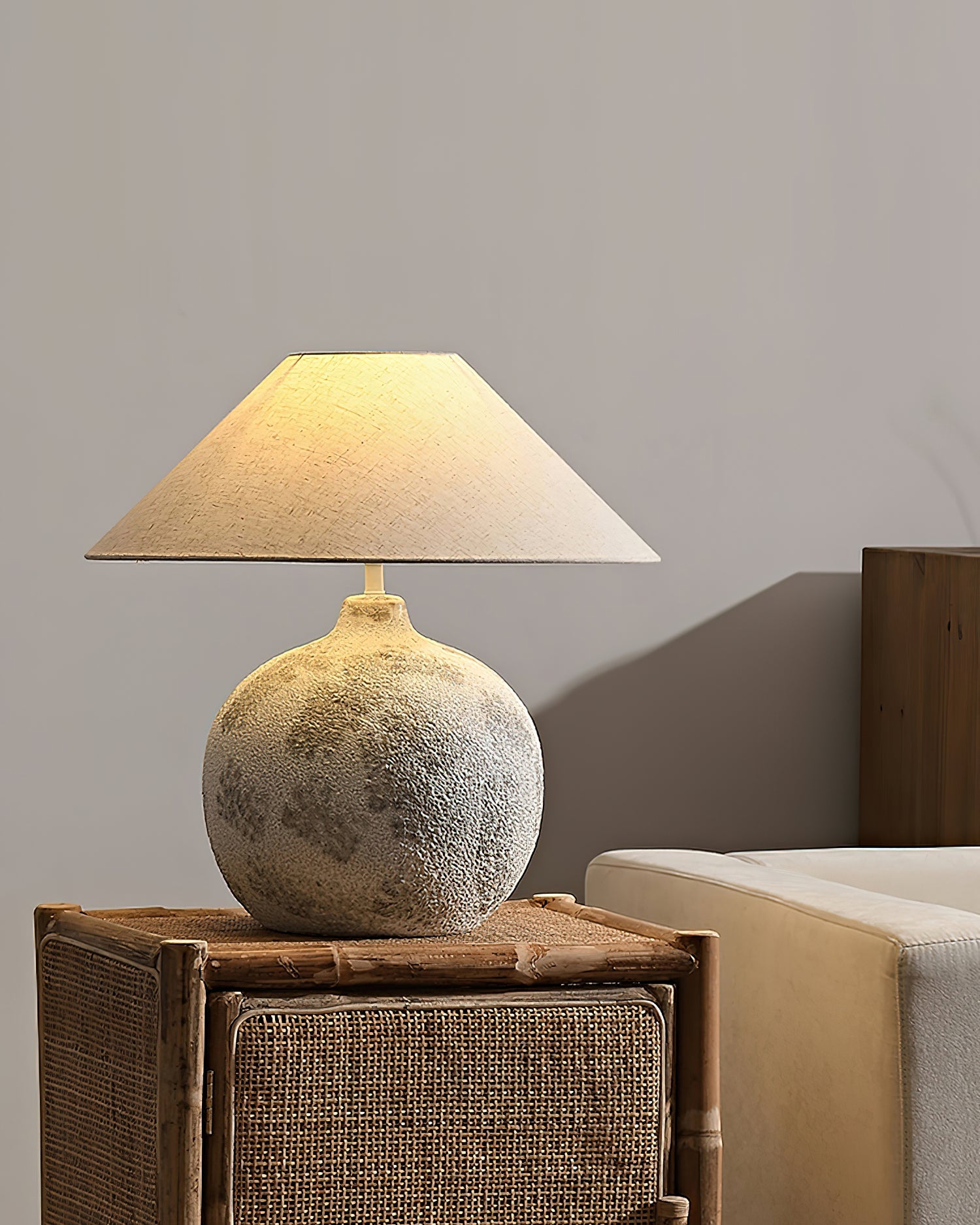 Kaliyu Ceramics Table Lamp - Loonglight