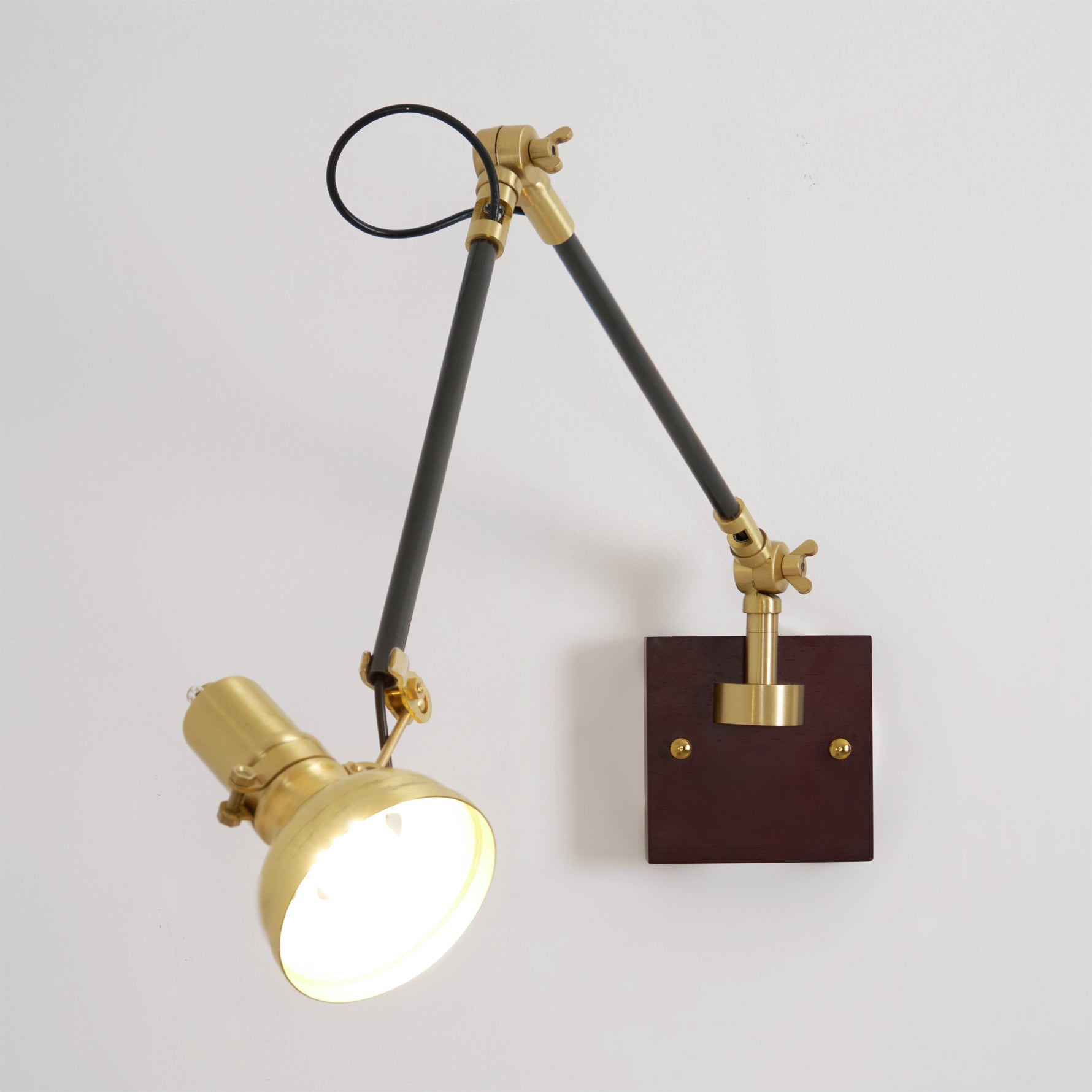 Kane Swing Arm Wall Lamp - Loonglight