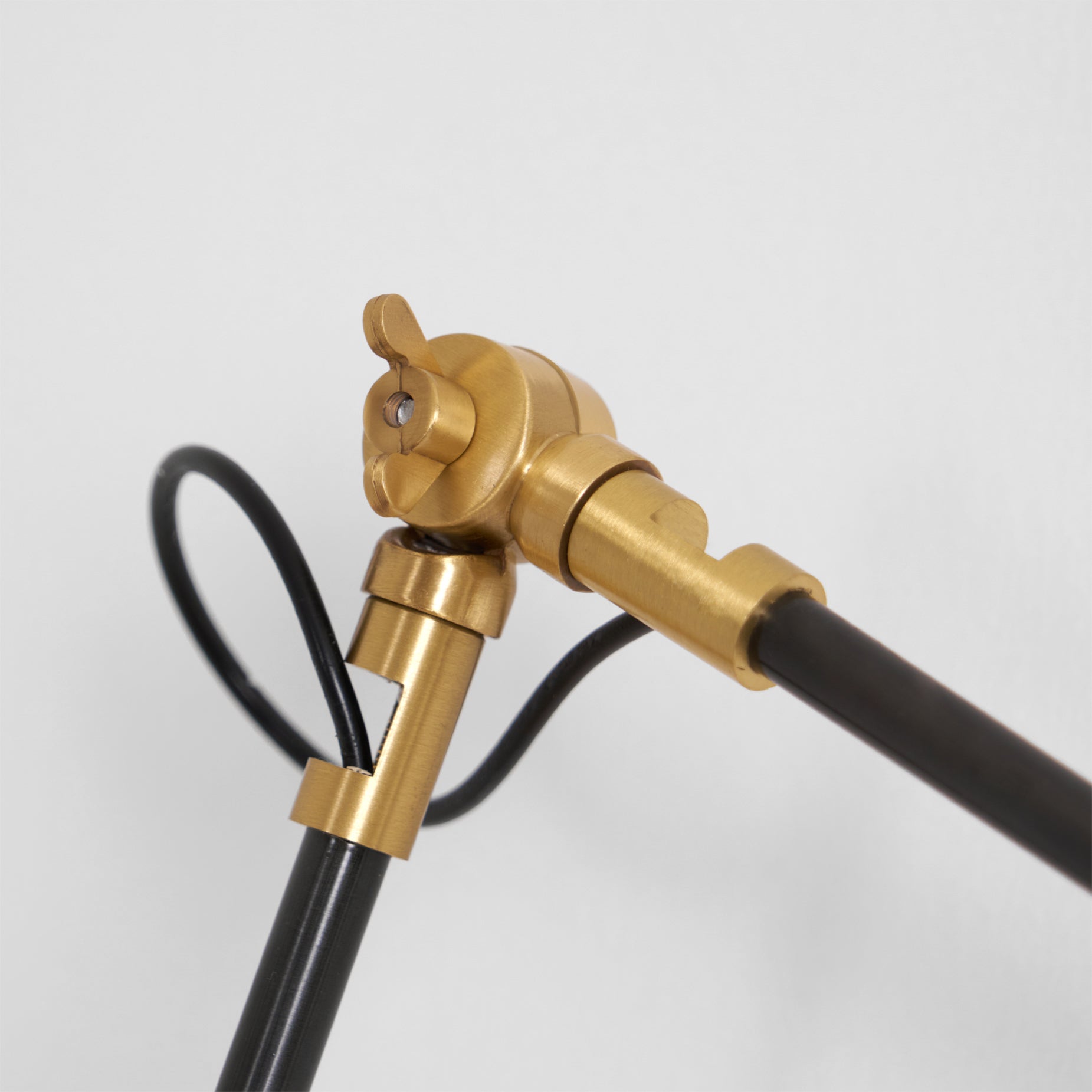 Kane Swing Arm Wall Lamp - Loonglight