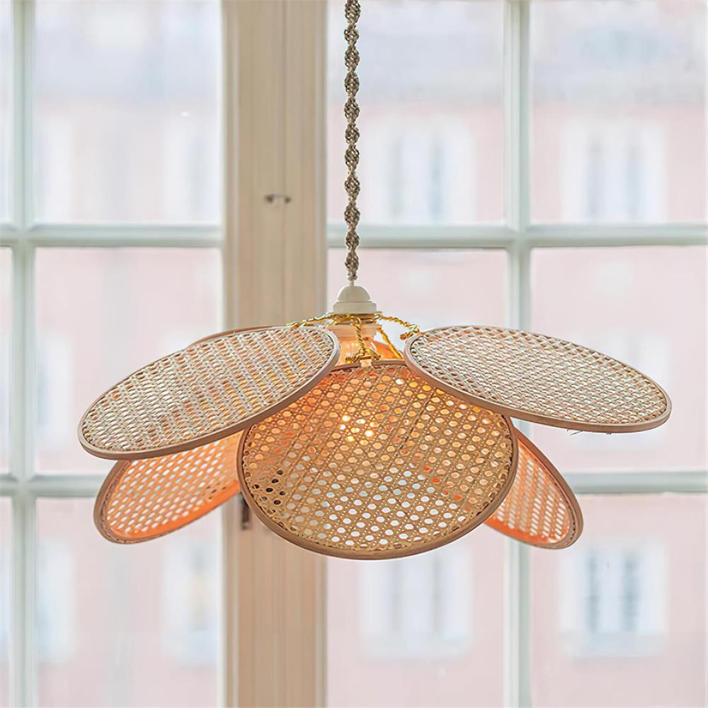 Kloe Petal Pendant Light - Loonglight