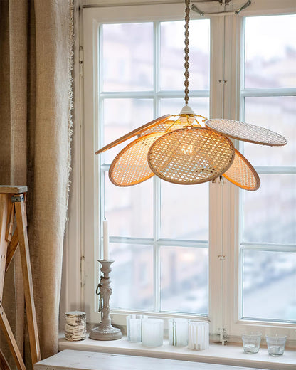 Kloe Petal Pendant Light - Loonglight