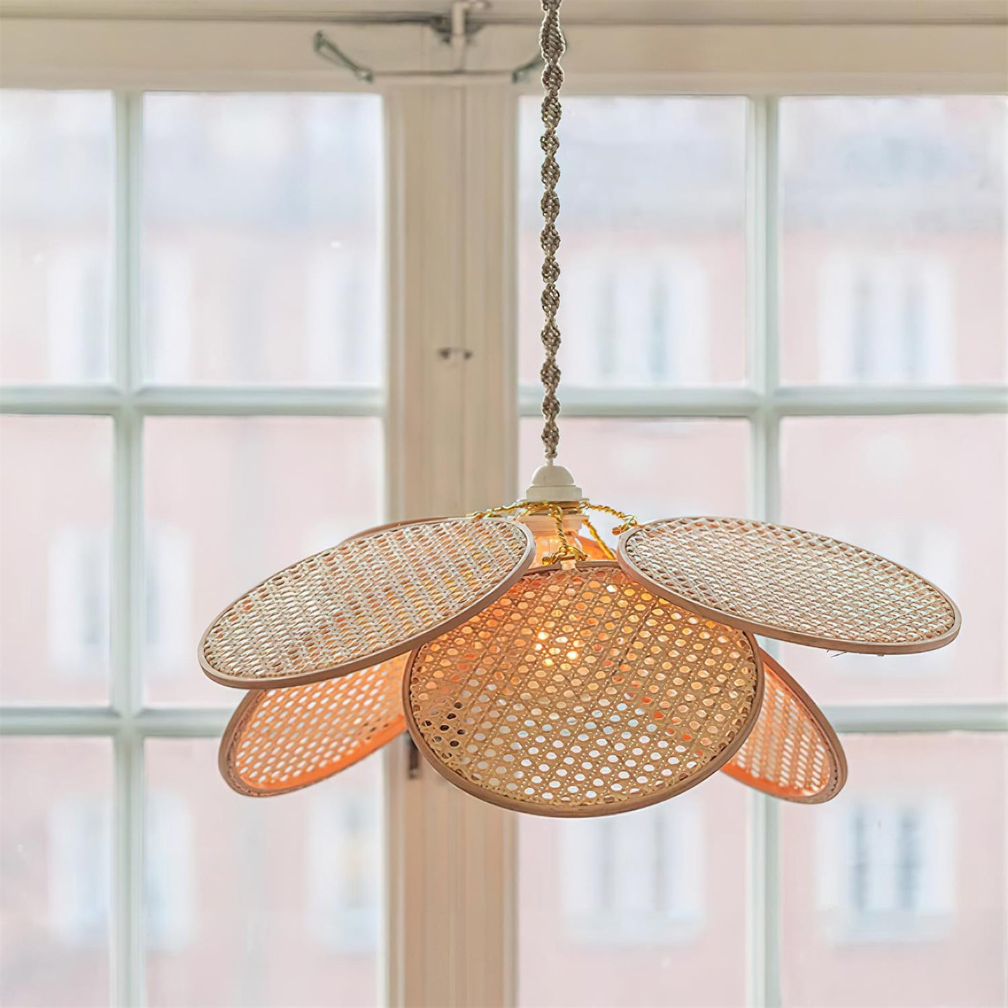 Kloe Petal Pendant Light - Loonglight