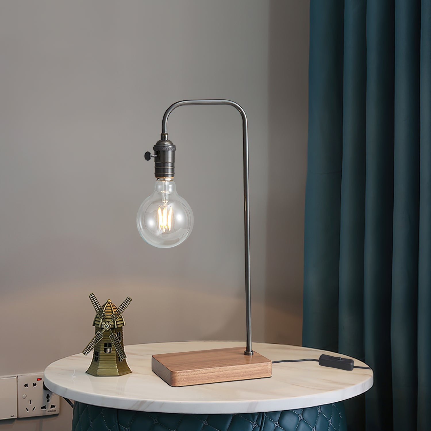 Lola Brass Table Lamp - Loonglight