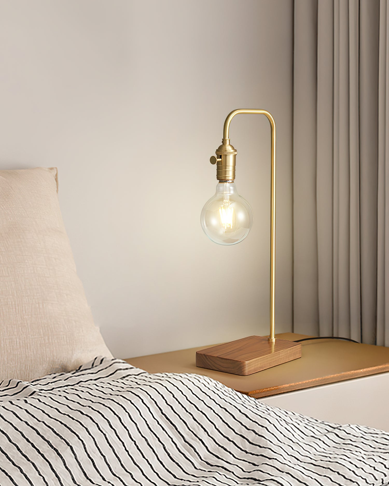 Lola Brass Table Lamp - Loonglight