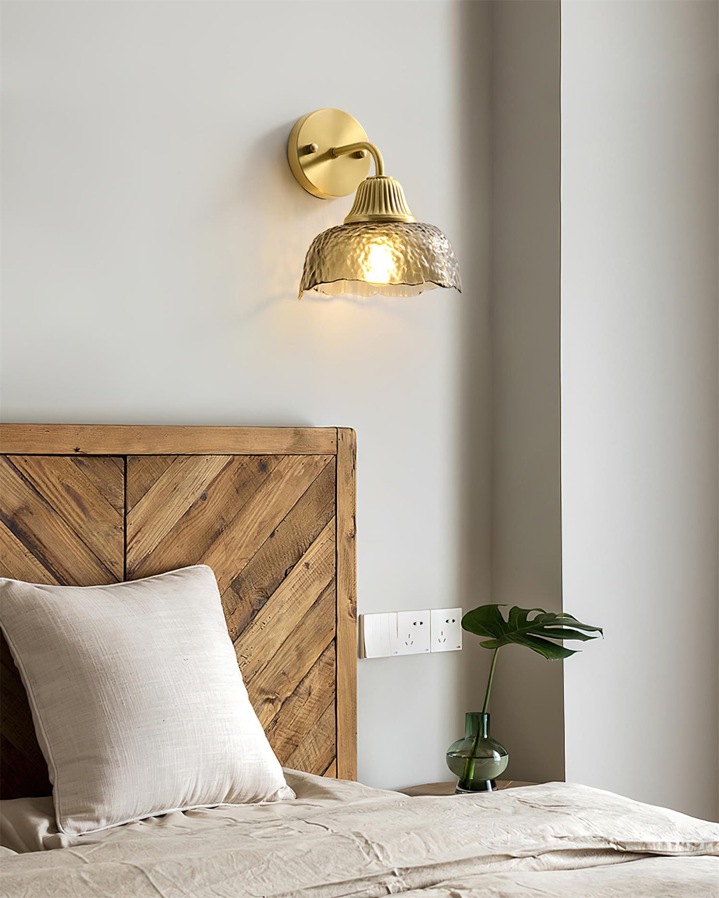 Vintage Luxe Glass Wall Lamp