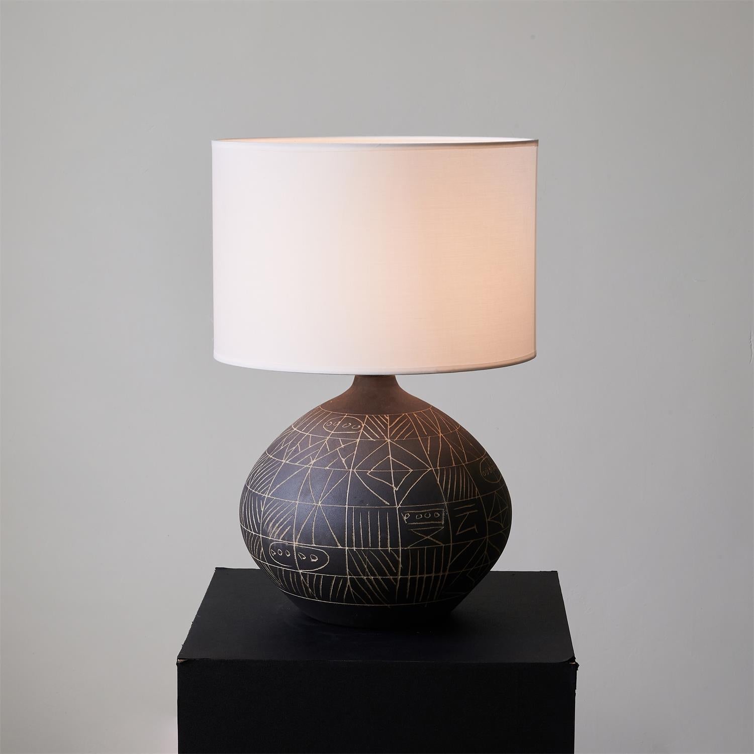 Mako Ceramics Table Lamp - Loonglight