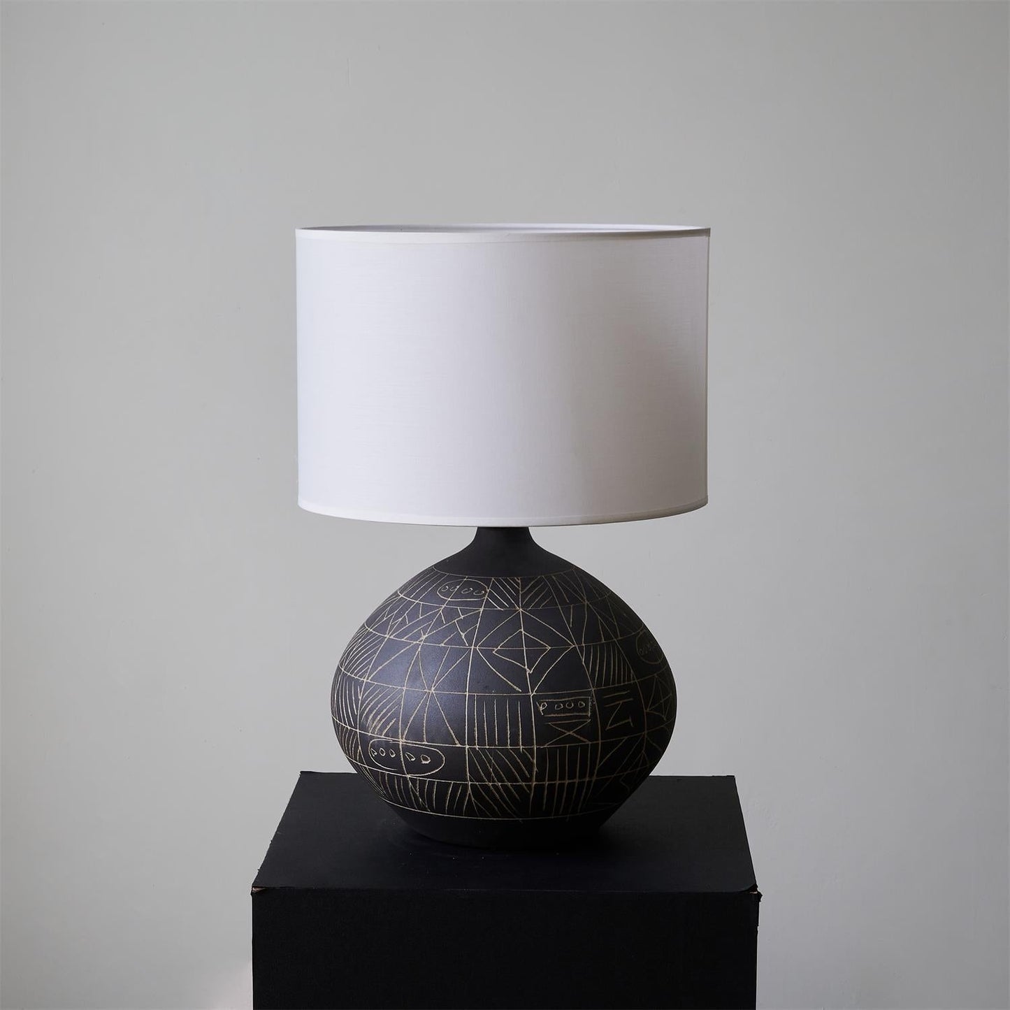 Mako Ceramics Table Lamp - Loonglight