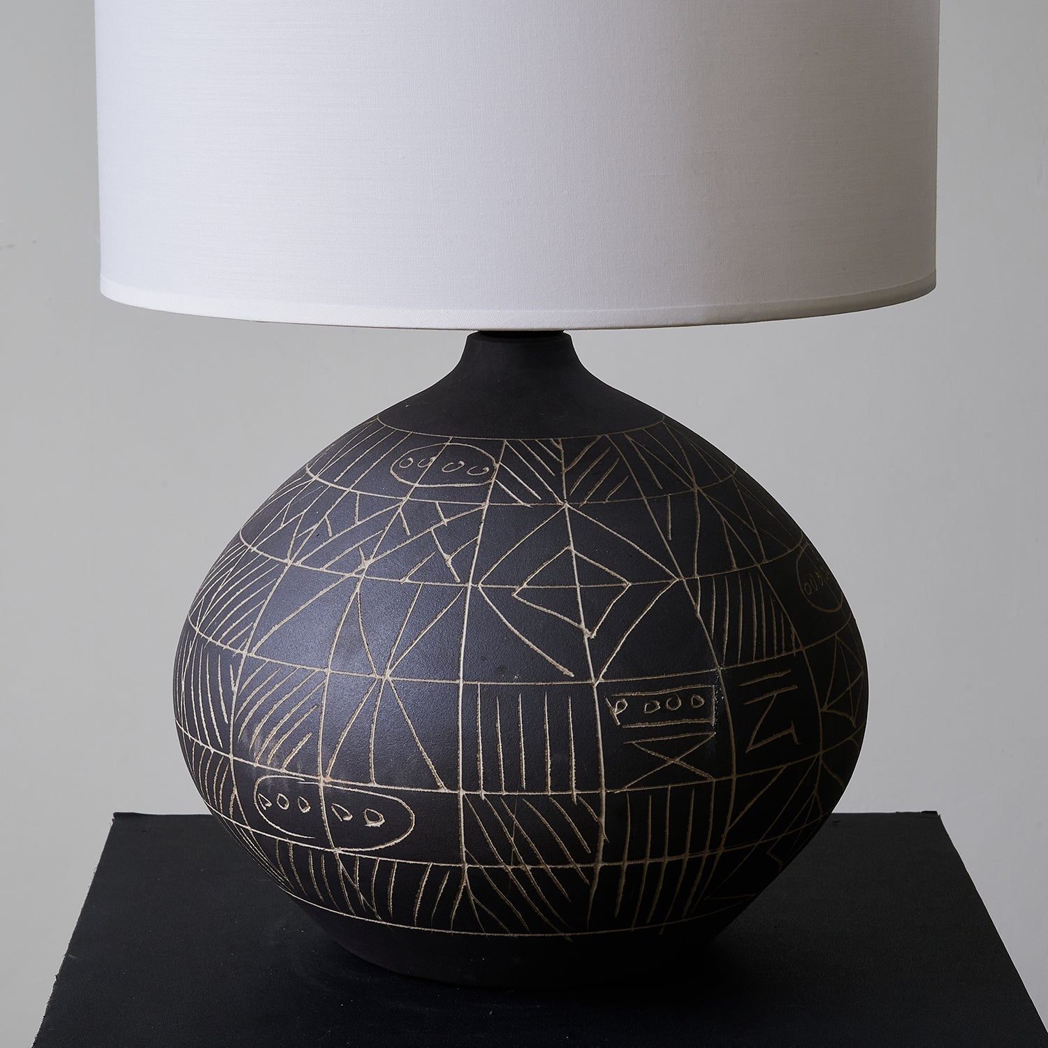 Mako Ceramics Table Lamp - Loonglight