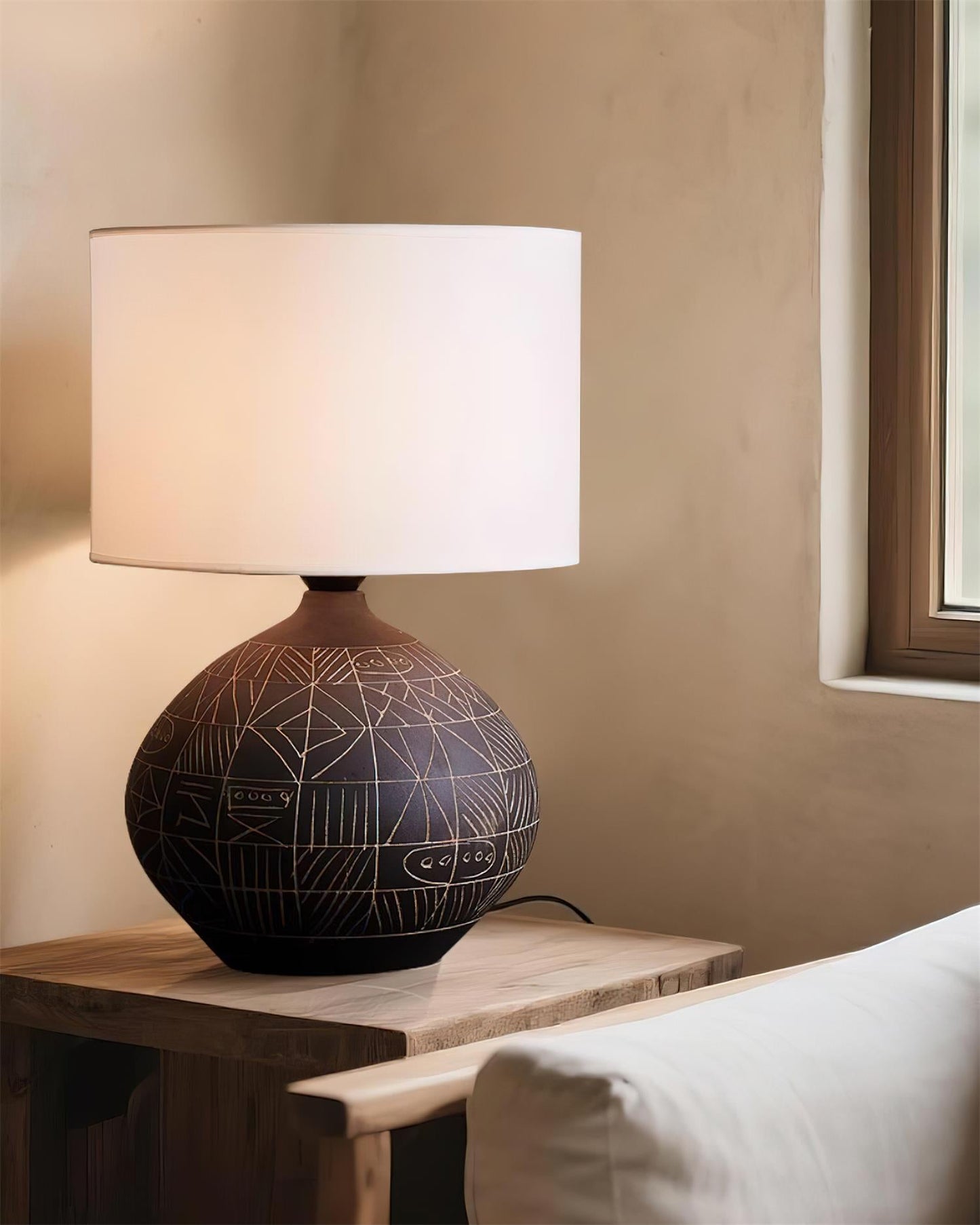 Mako Ceramics Table Lamp - Loonglight