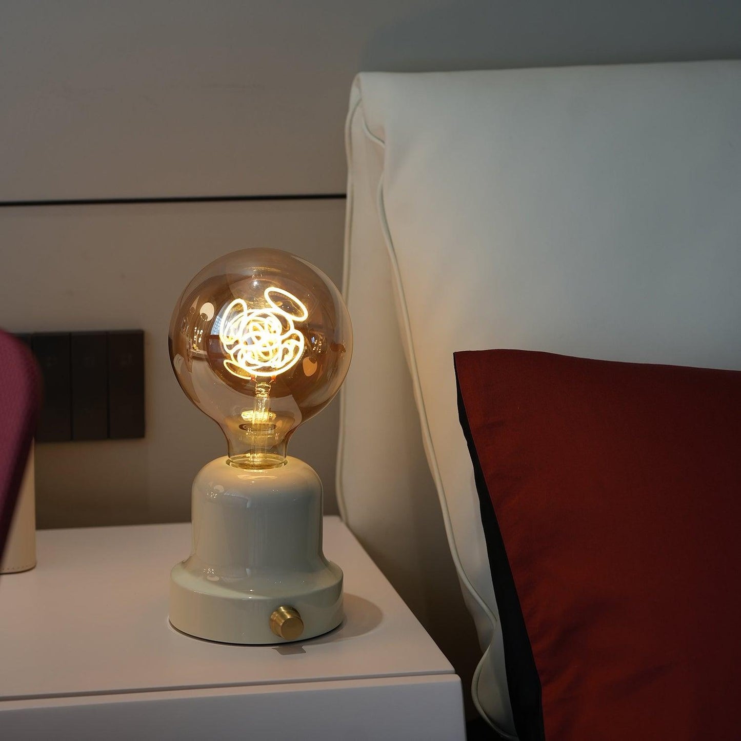 Mauris Table Lamp - Loonglight