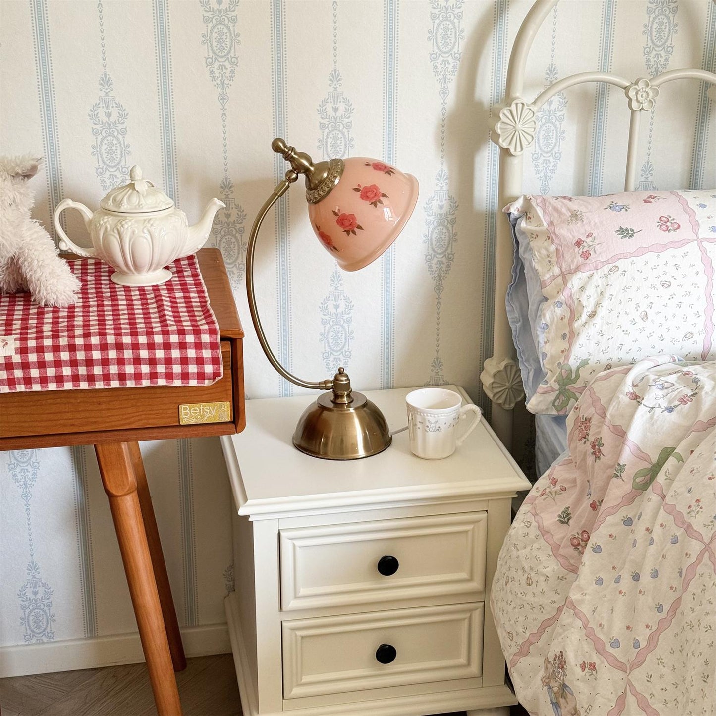 Mishya Floral Table Lamp - Loonglight