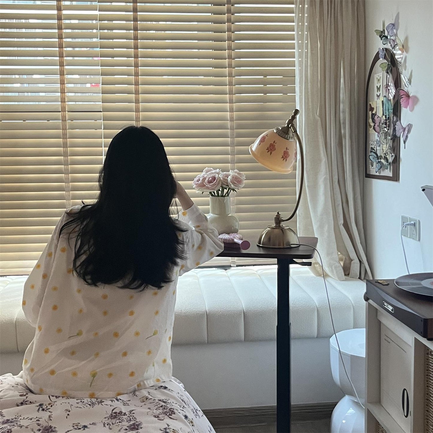 Mishya Floral Table Lamp - Loonglight