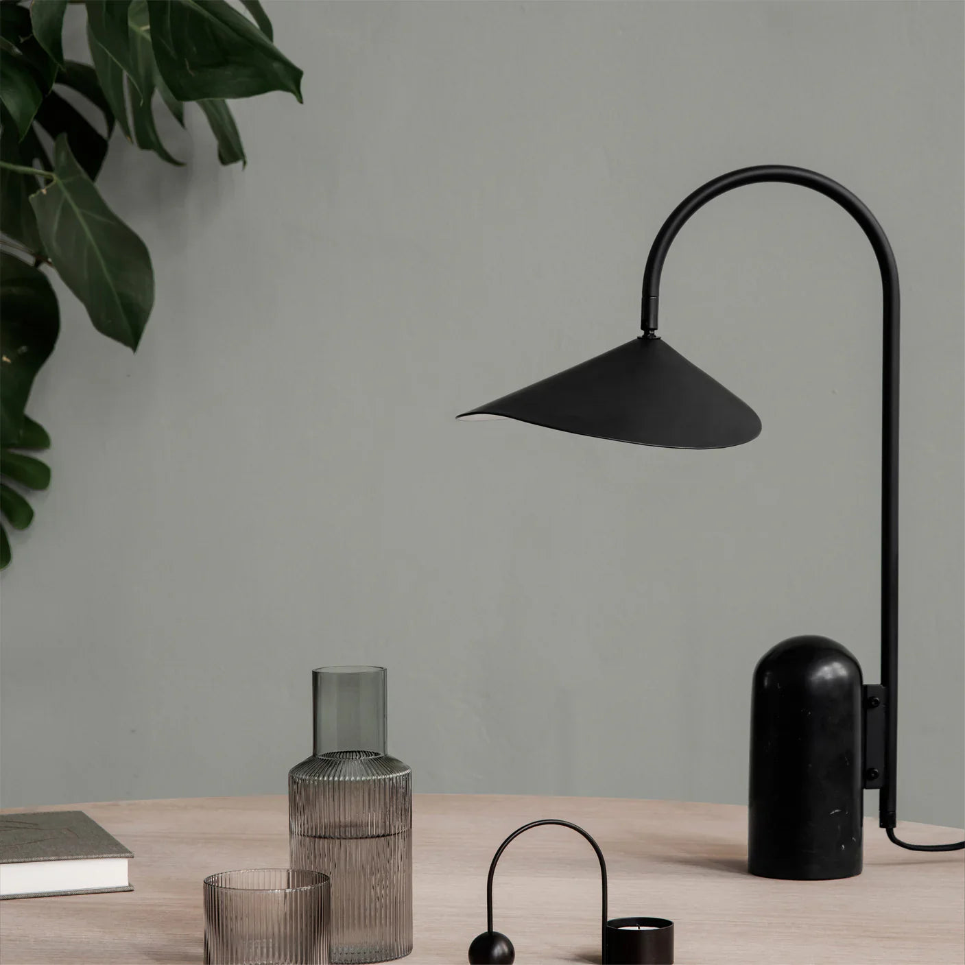 Modern Arum Table Lamp - Loonglight