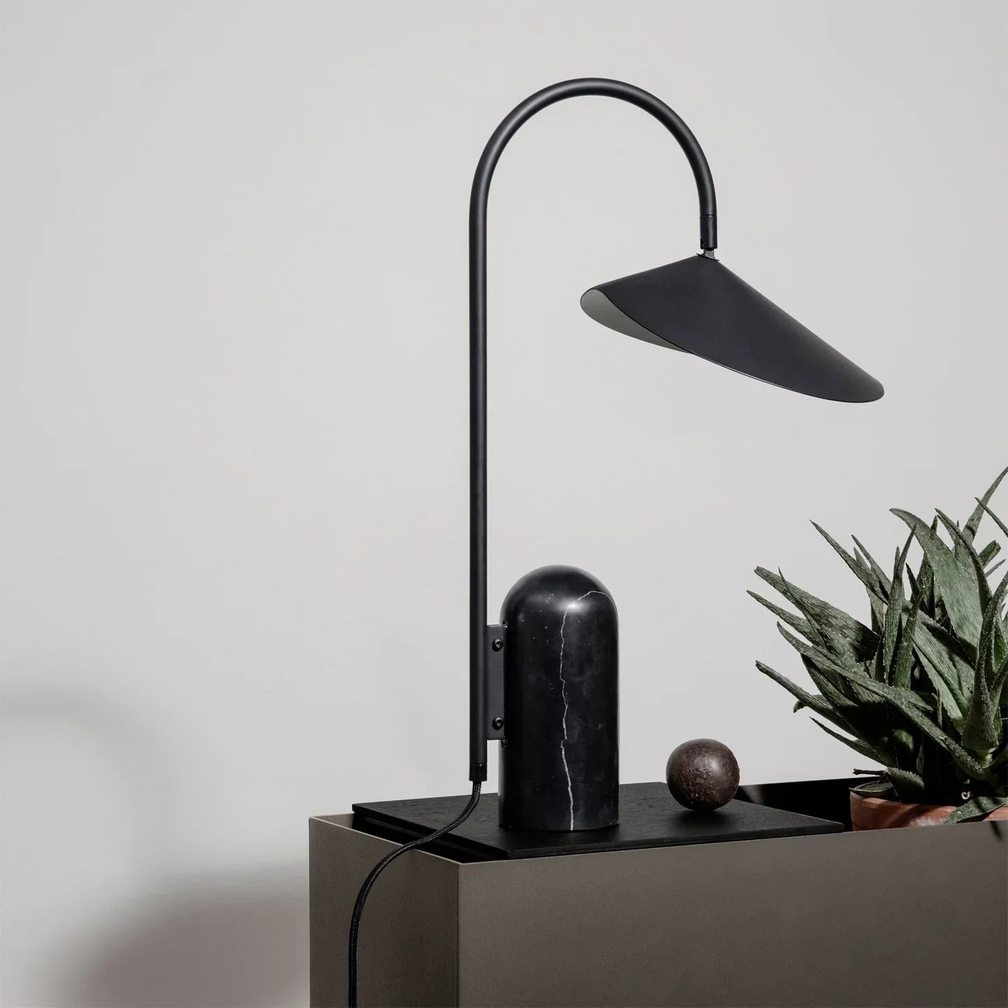 Modern Arum Table Lamp - Loonglight