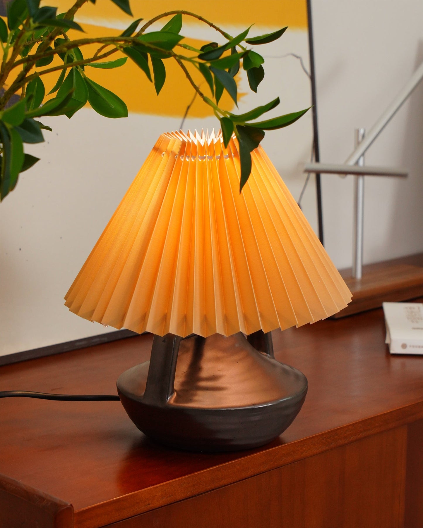 Navia Pleated Table Lamp - Loonglight