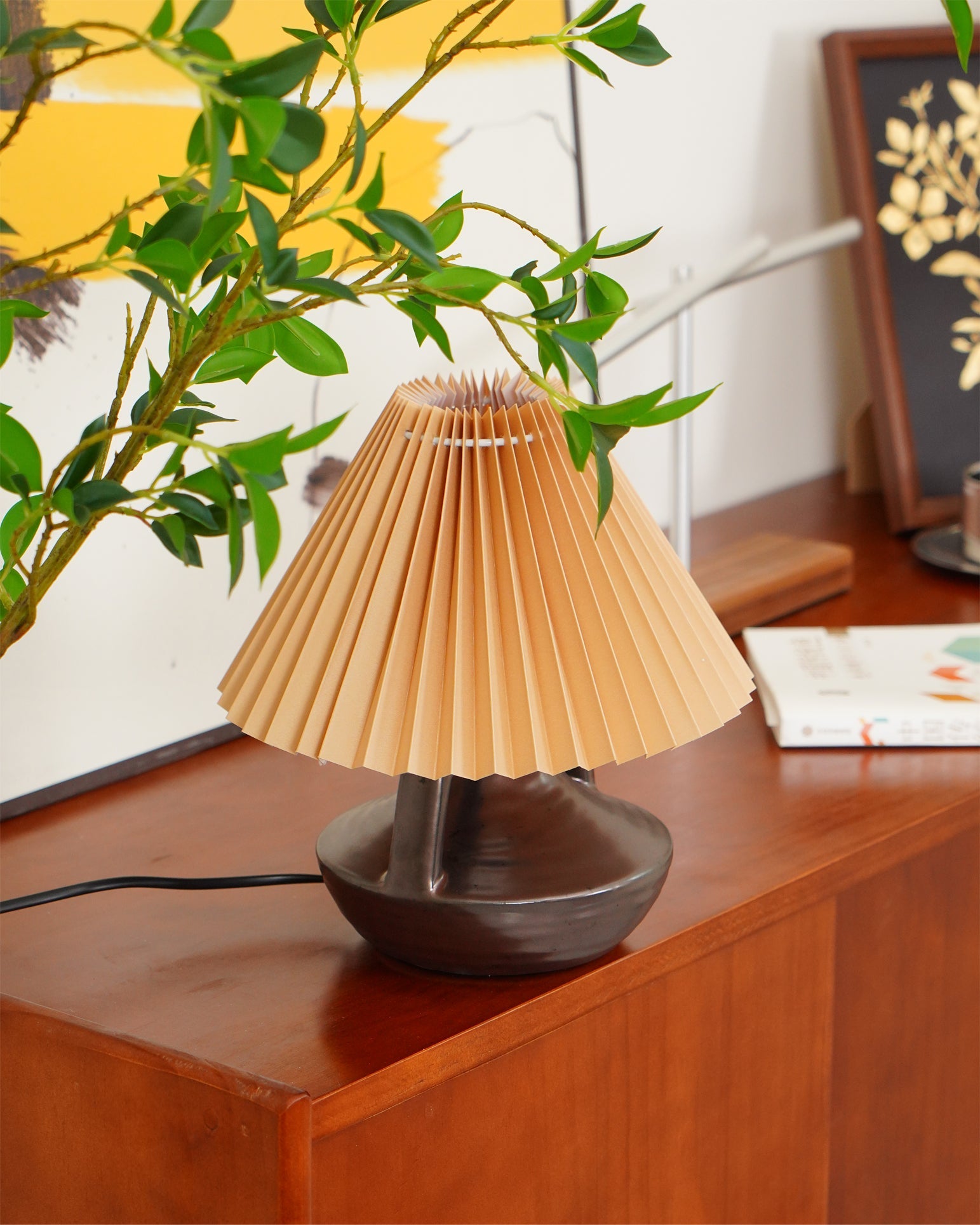 Navia Pleated Table Lamp - Loonglight