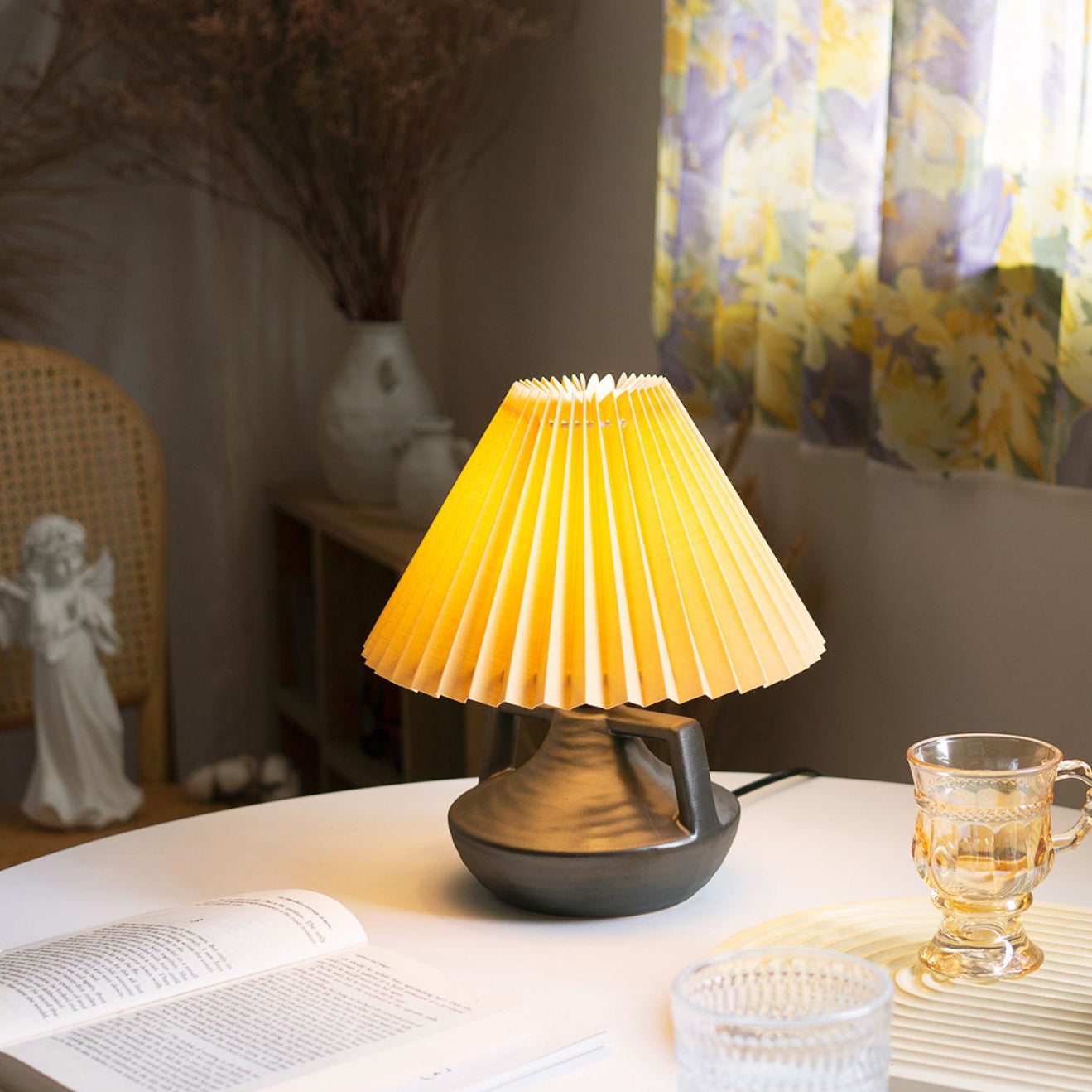 Navia Pleated Table Lamp - Loonglight
