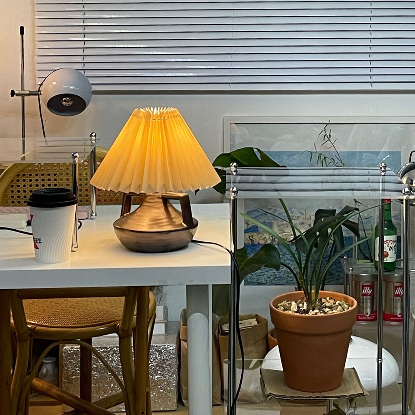 Navia Pleated Table Lamp - Loonglight