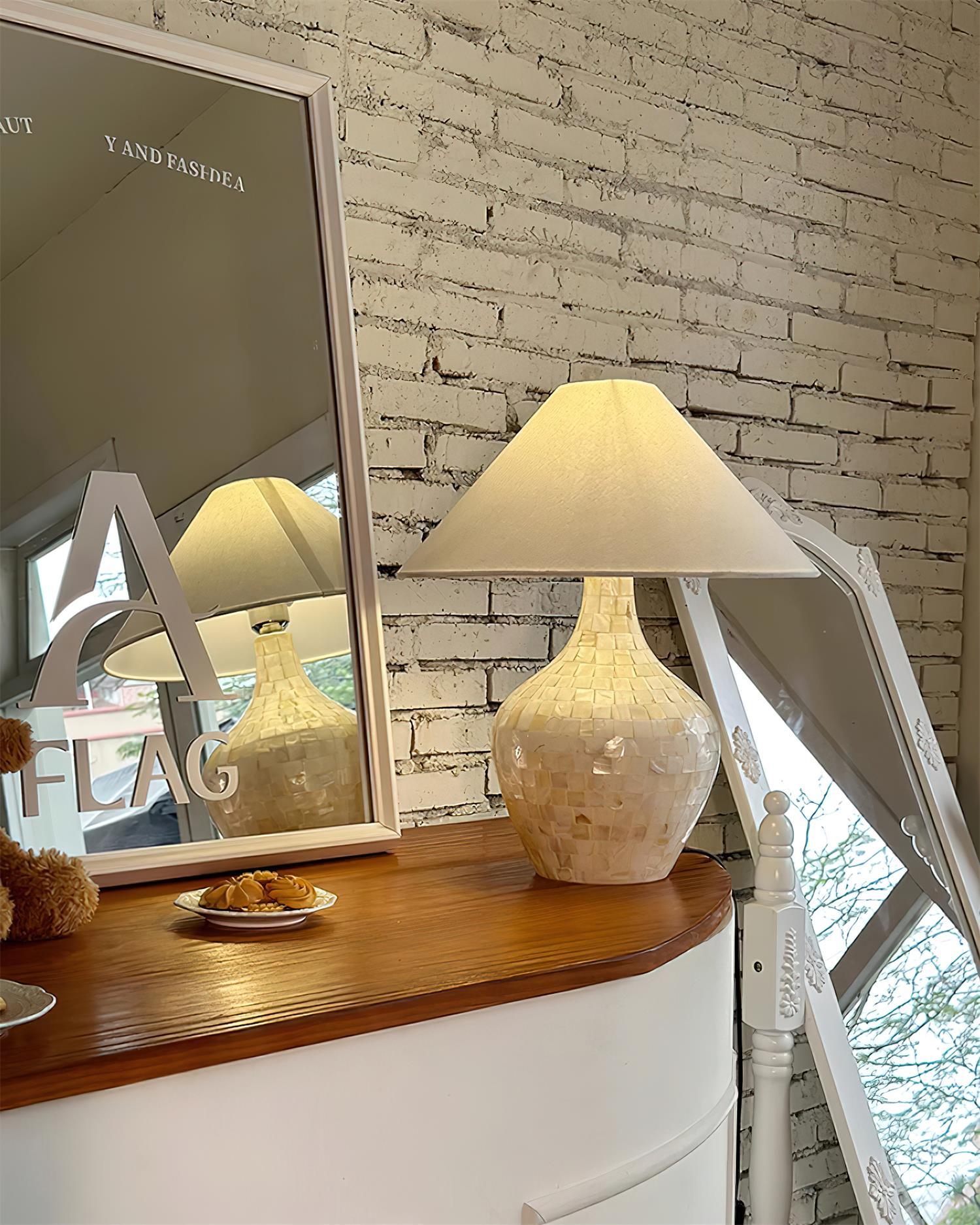 Nikki Seashell Table Lamp - Loonglight