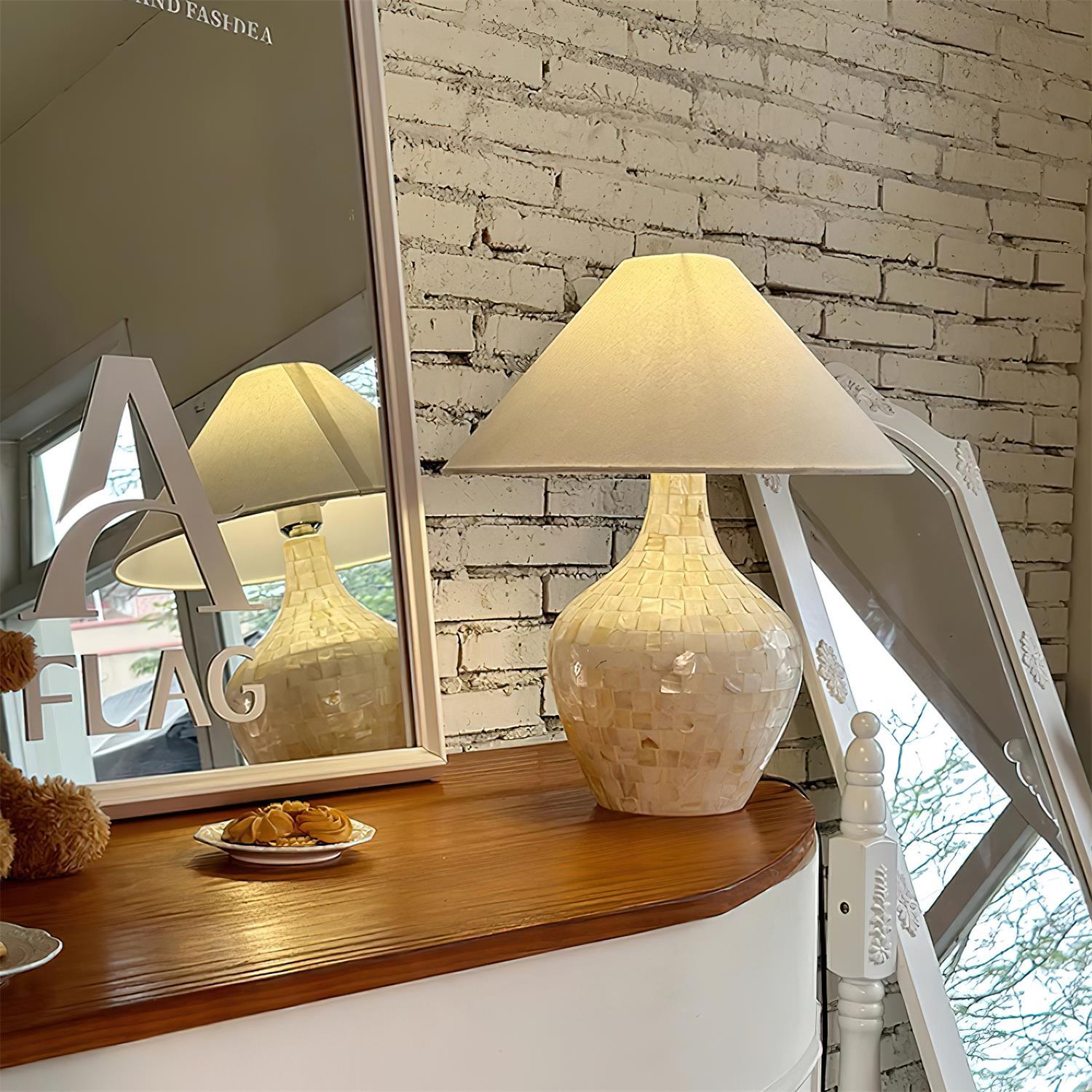 Nikki Seashell Table Lamp - Loonglight