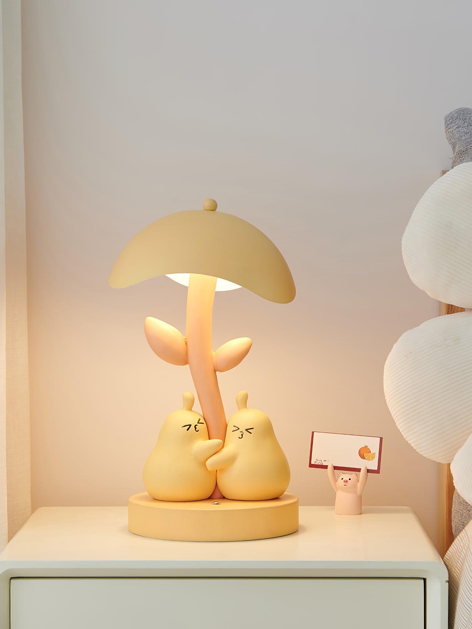 Pear Hug Table Lamp - Loonglight