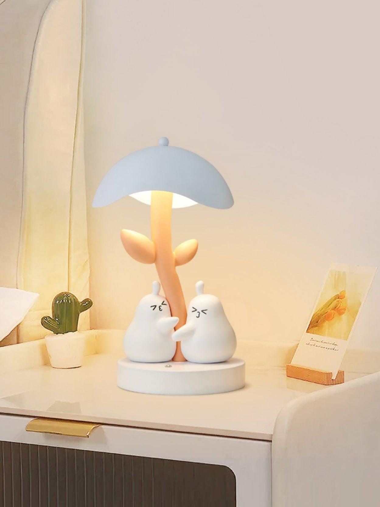 Pear Hug Table Lamp - Loonglight
