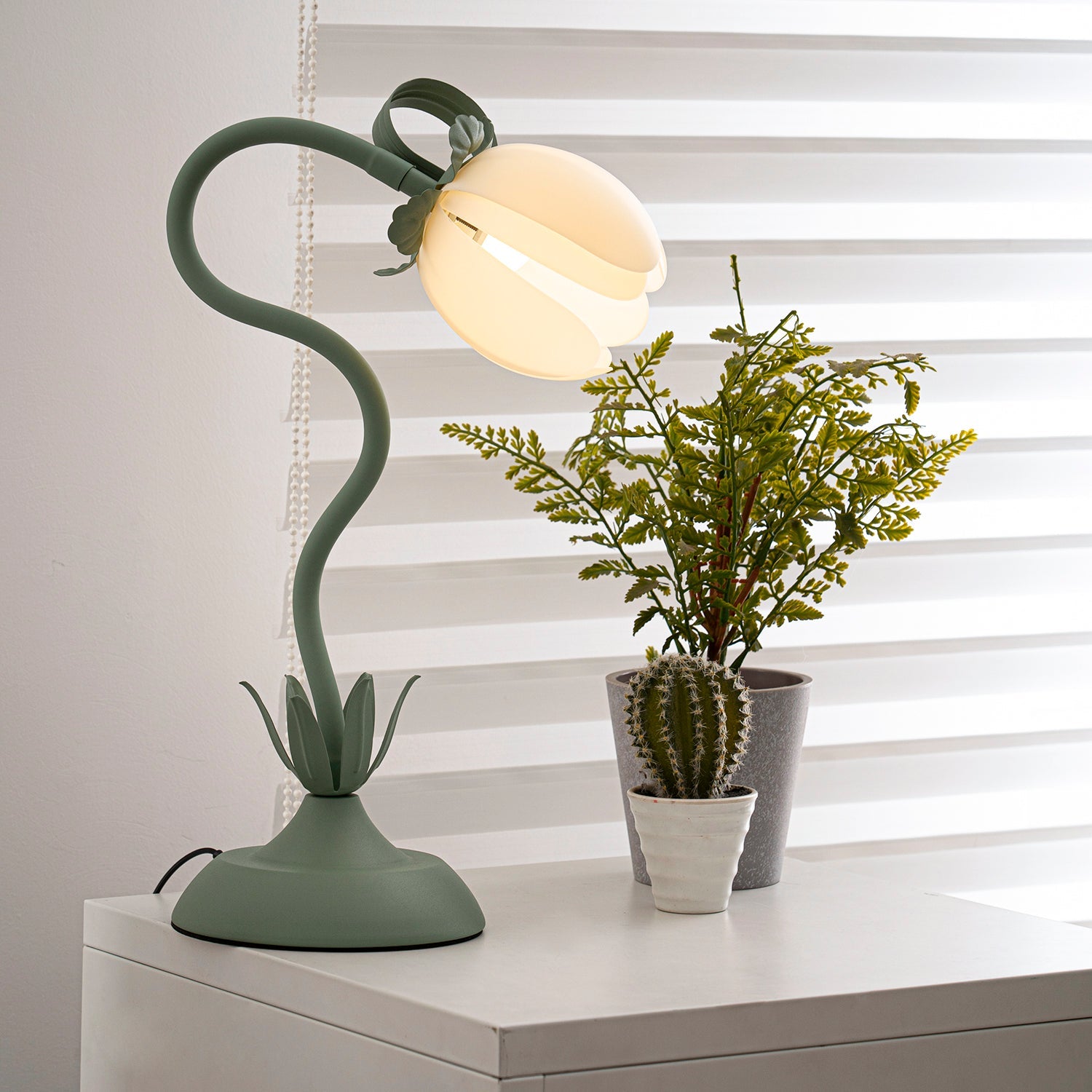 Petala Table Lamp - Loonglight