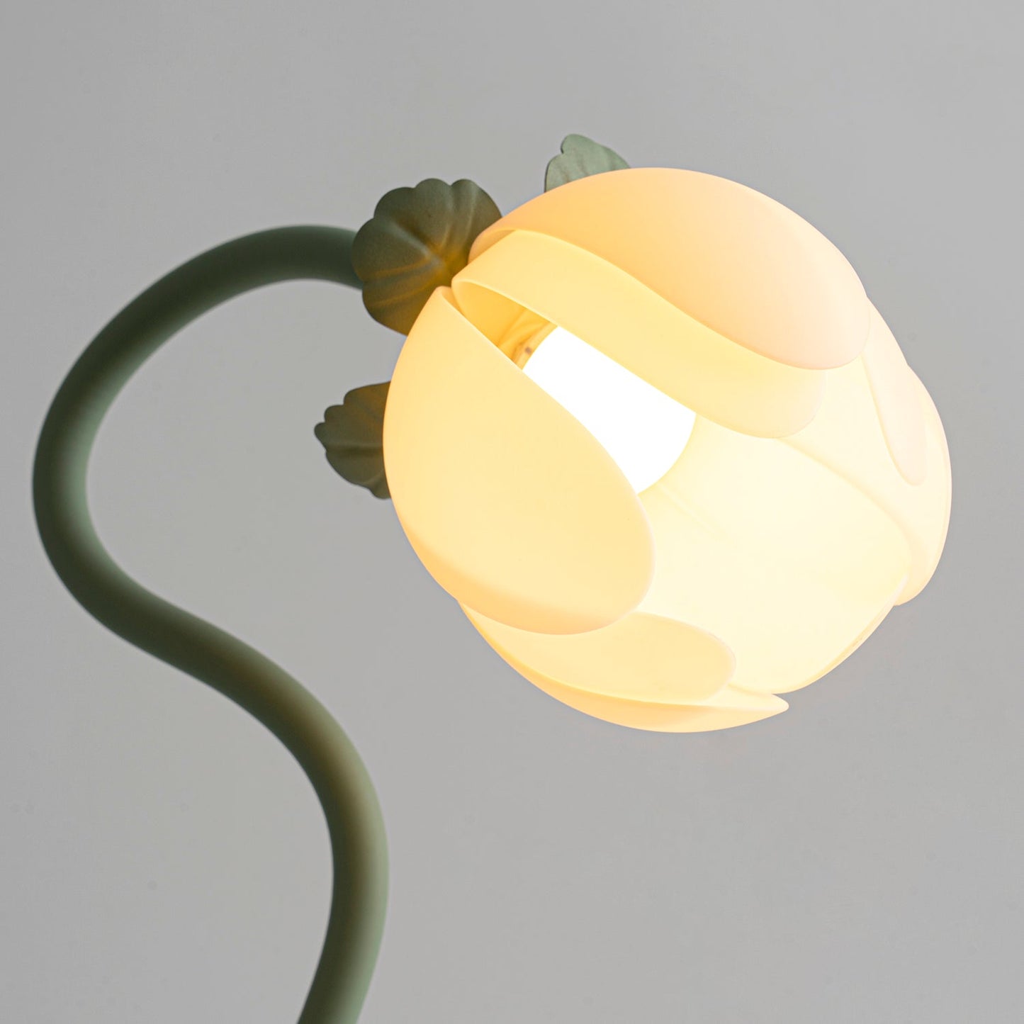 Petala Table Lamp - Loonglight