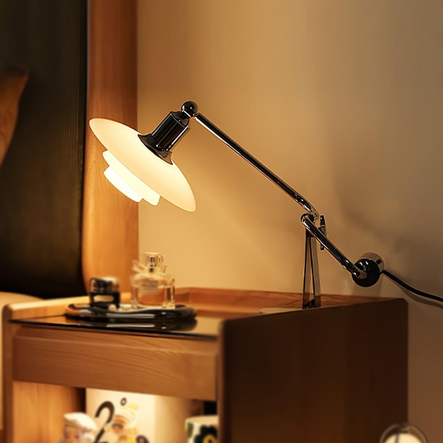 Poul Table Lamp - Loonglight