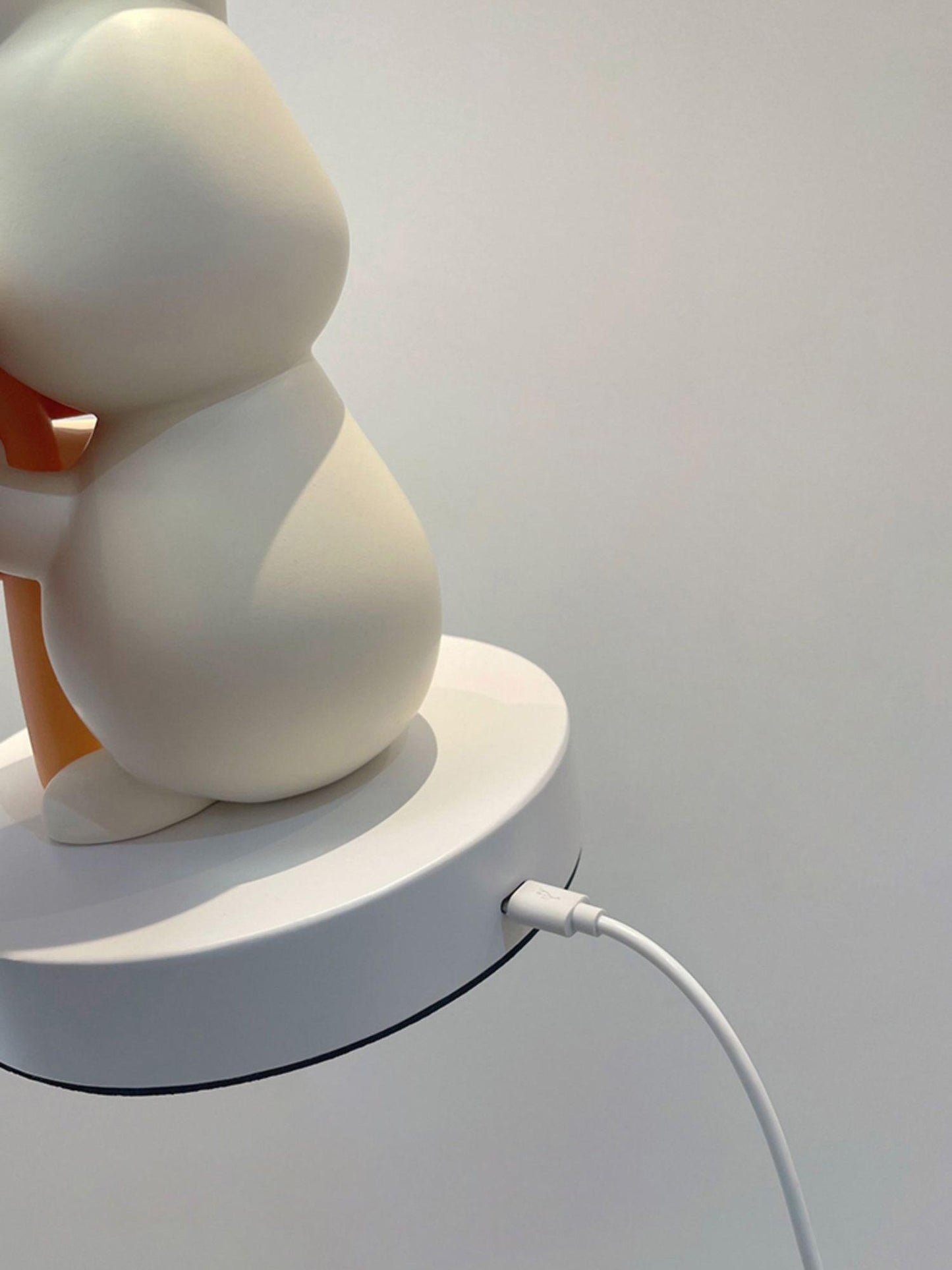Rabbit Hug Table Lamp - Loonglight