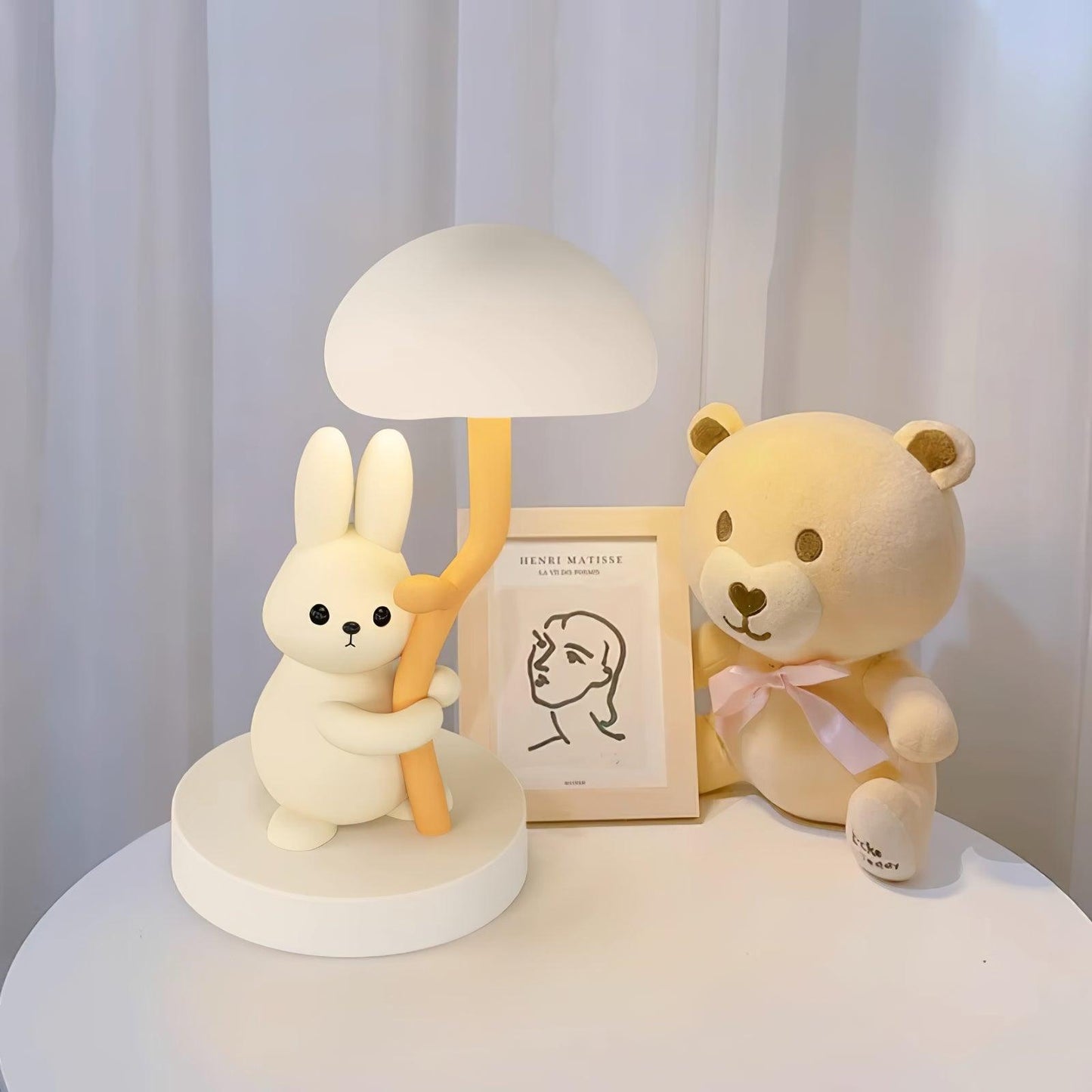 Rabbit Hug Table Lamp - Loonglight