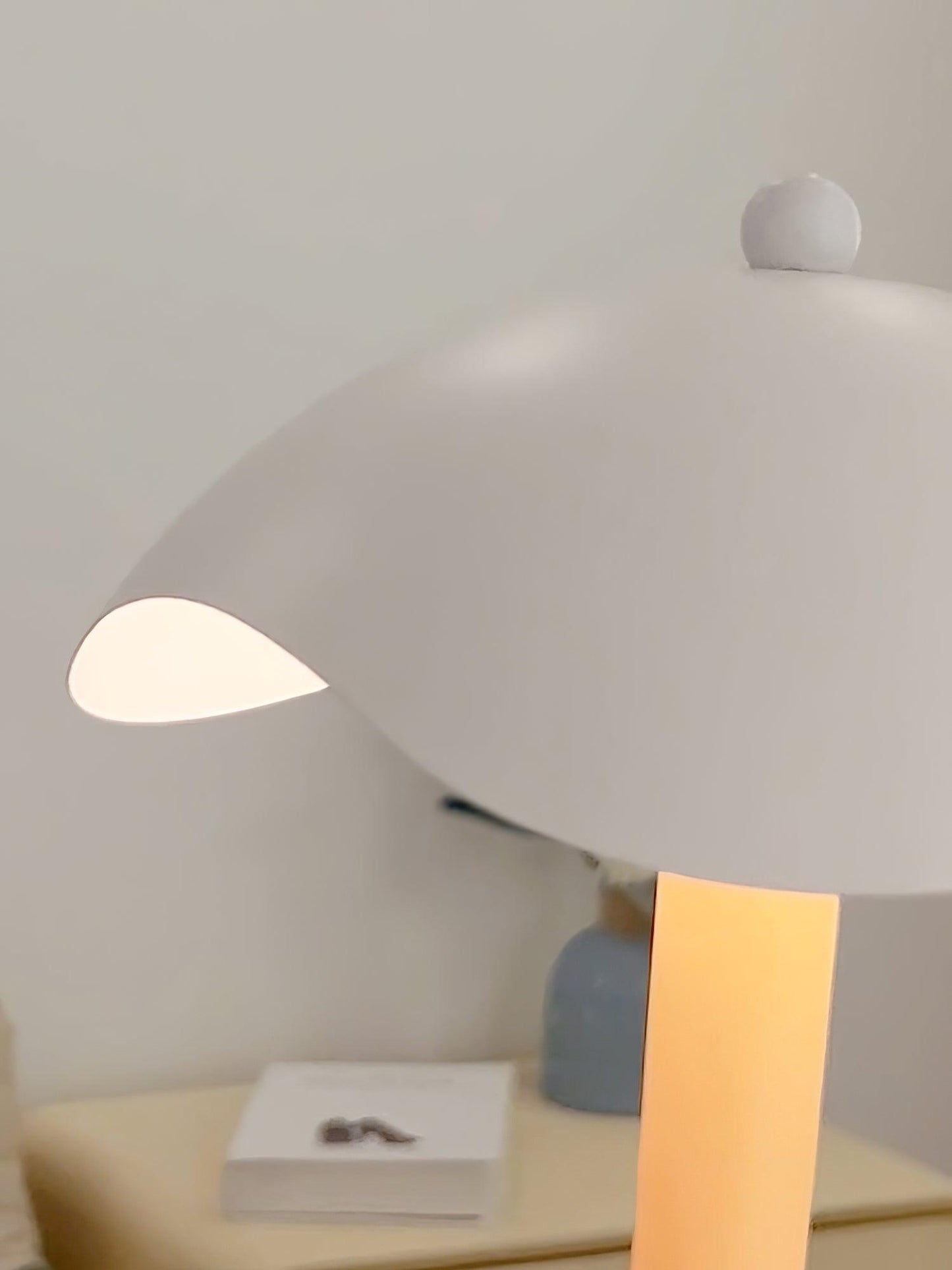 Rabbit Hug Table Lamp - Loonglight