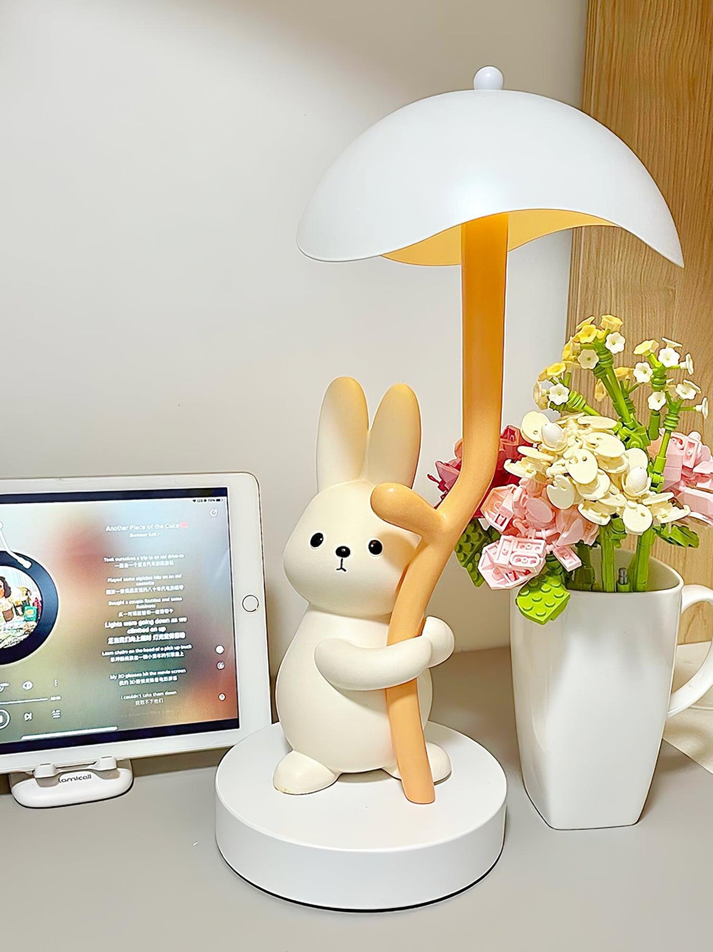 Rabbit Hug Table Lamp - Loonglight