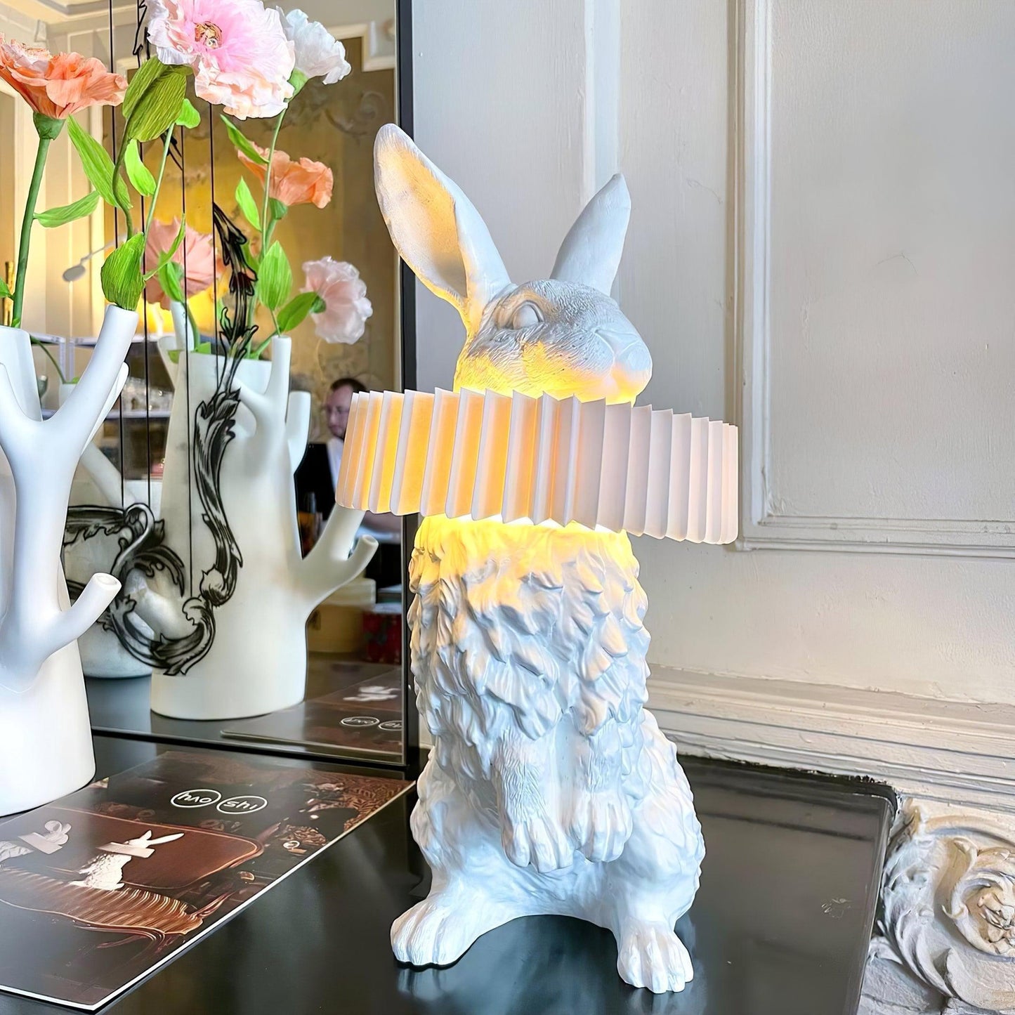 Rabbit White Resin Table Lamp - Loonglight