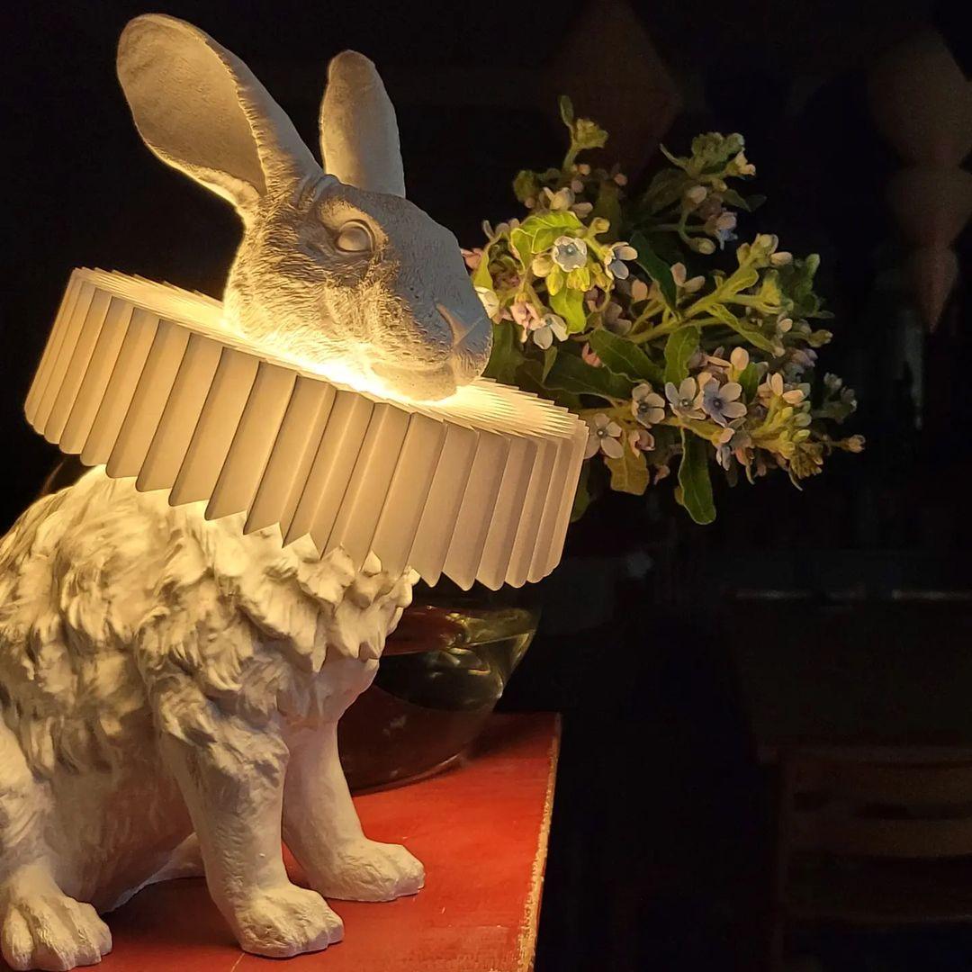 Rabbit White Resin Table Lamp - Loonglight