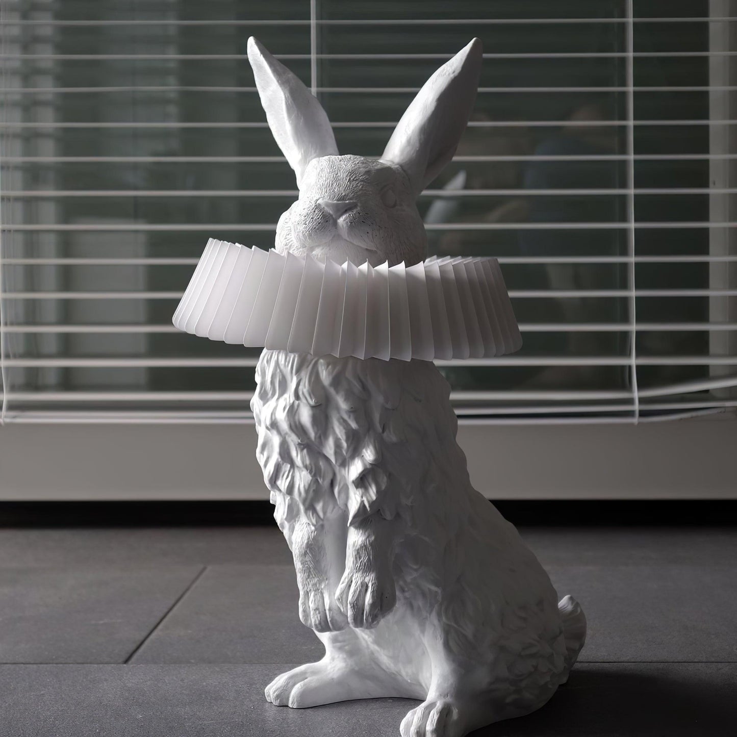 Rabbit White Resin Table Lamp - Loonglight