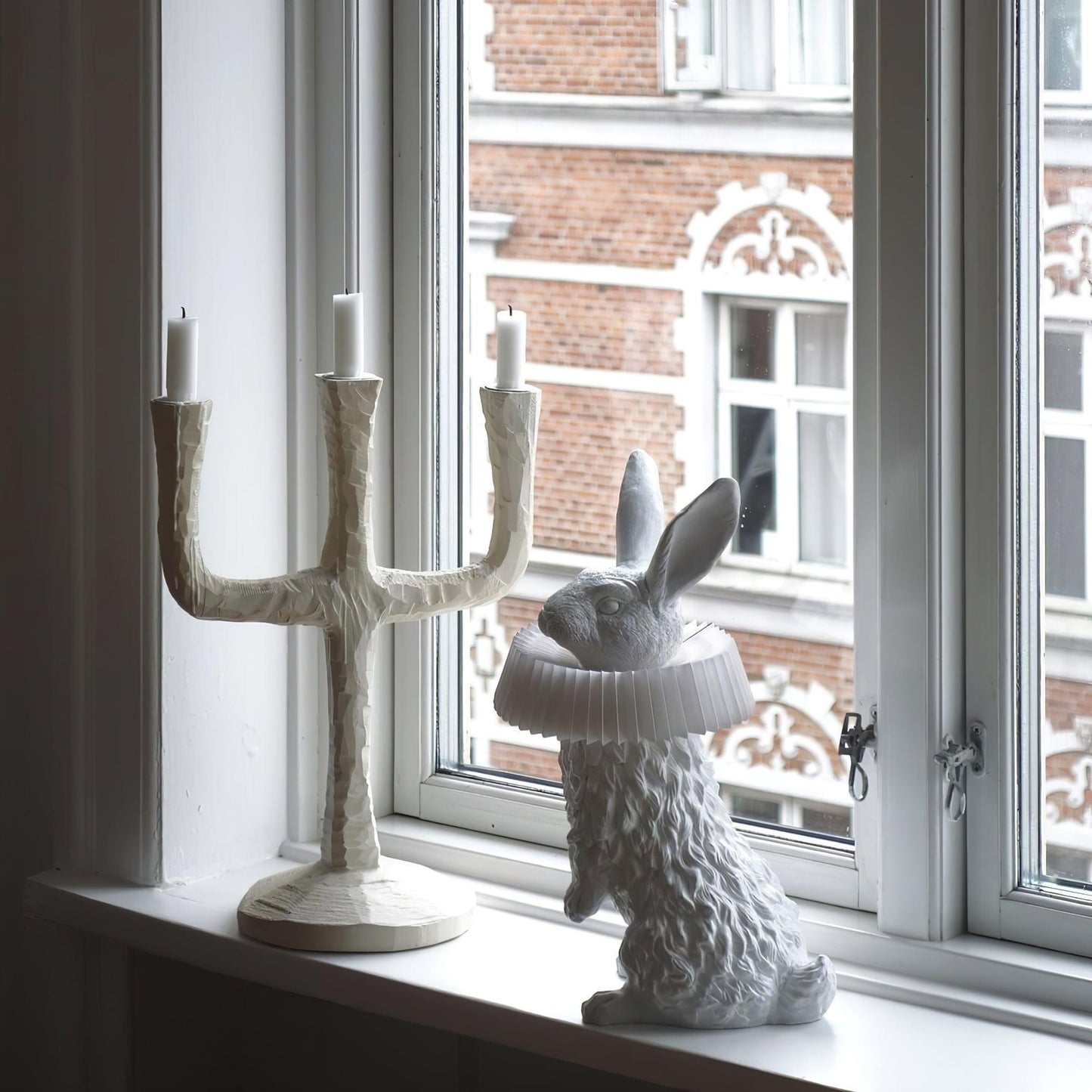 Rabbit White Resin Table Lamp - Loonglight