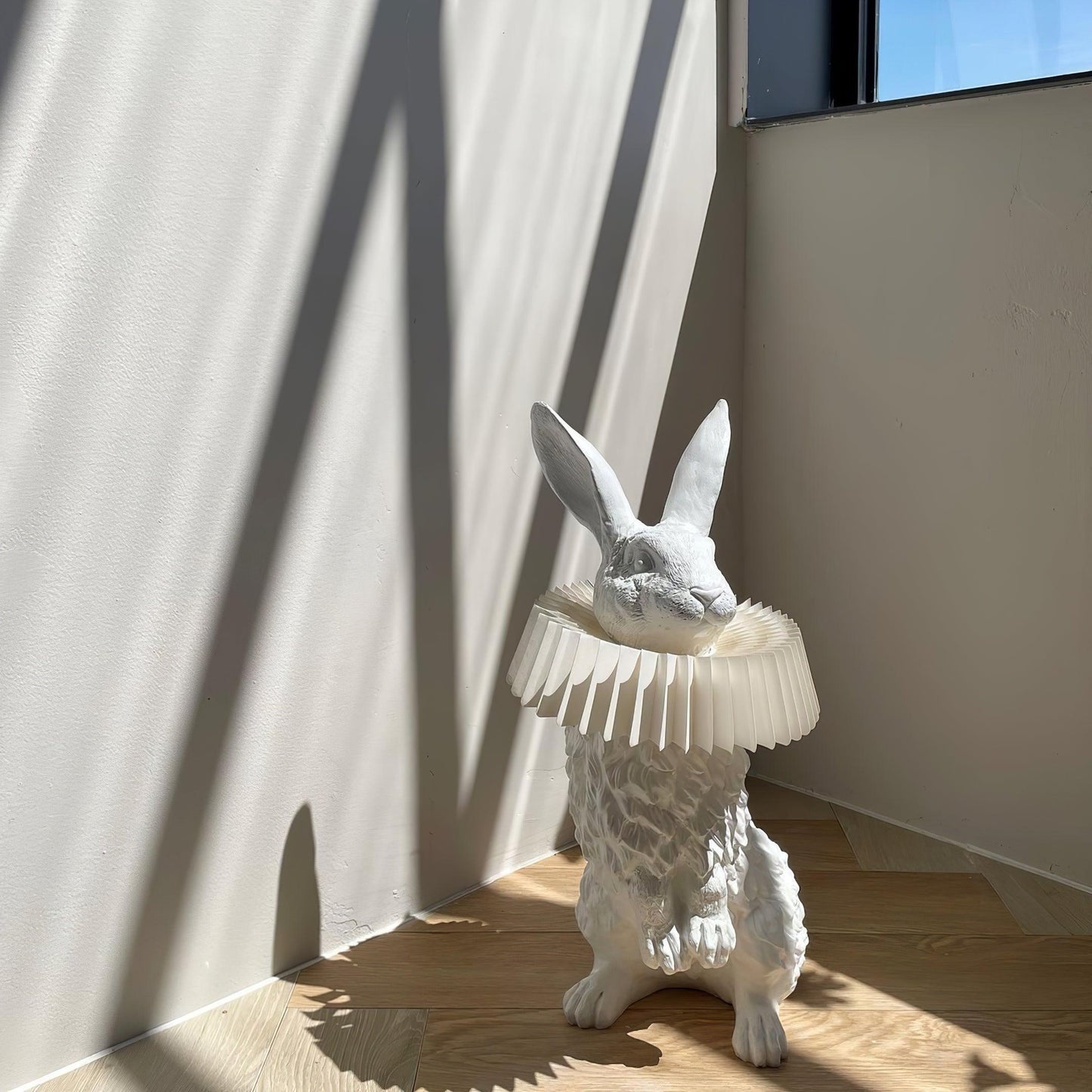 Rabbit White Resin Table Lamp - Loonglight