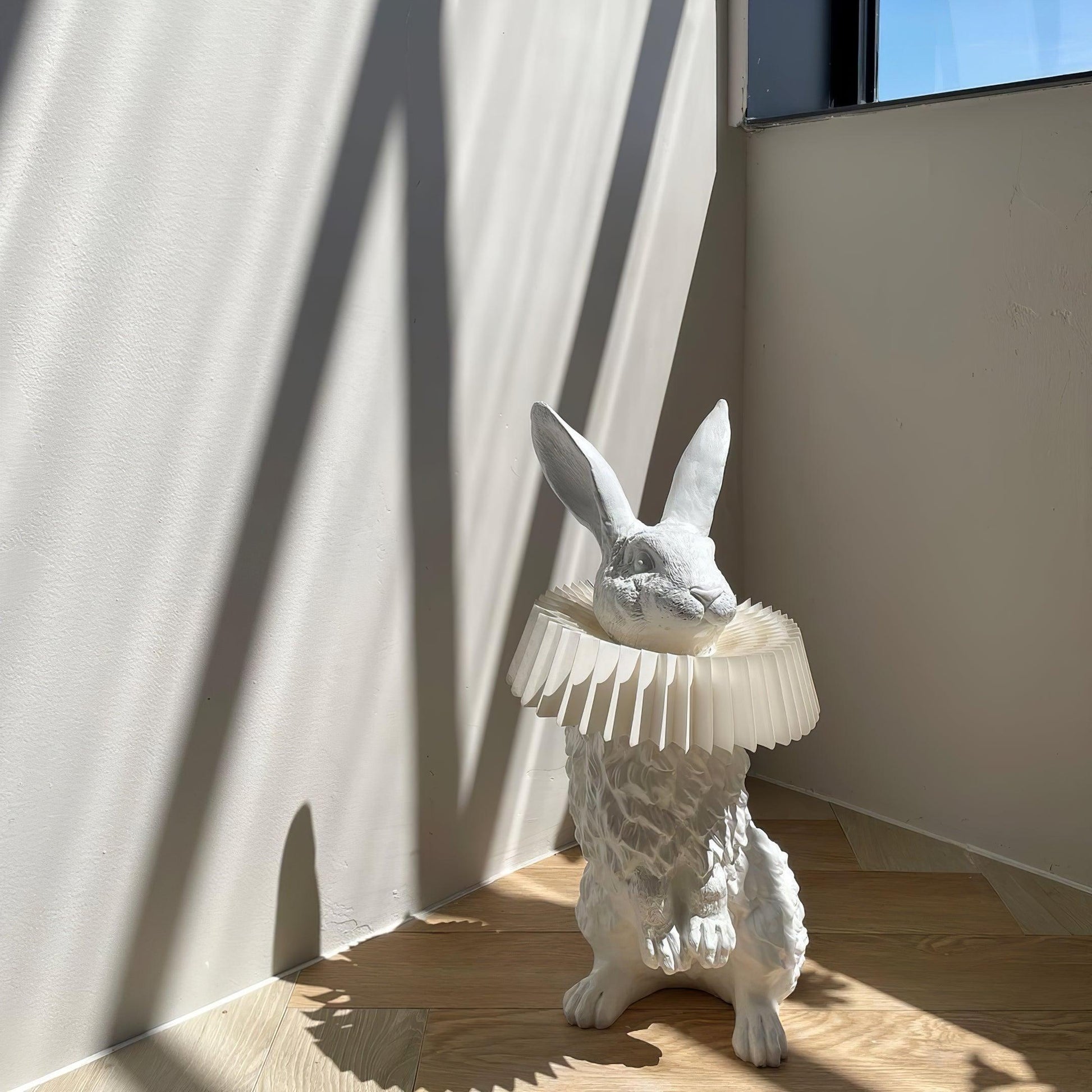 Rabbit White Resin Table Lamp - Loonglight