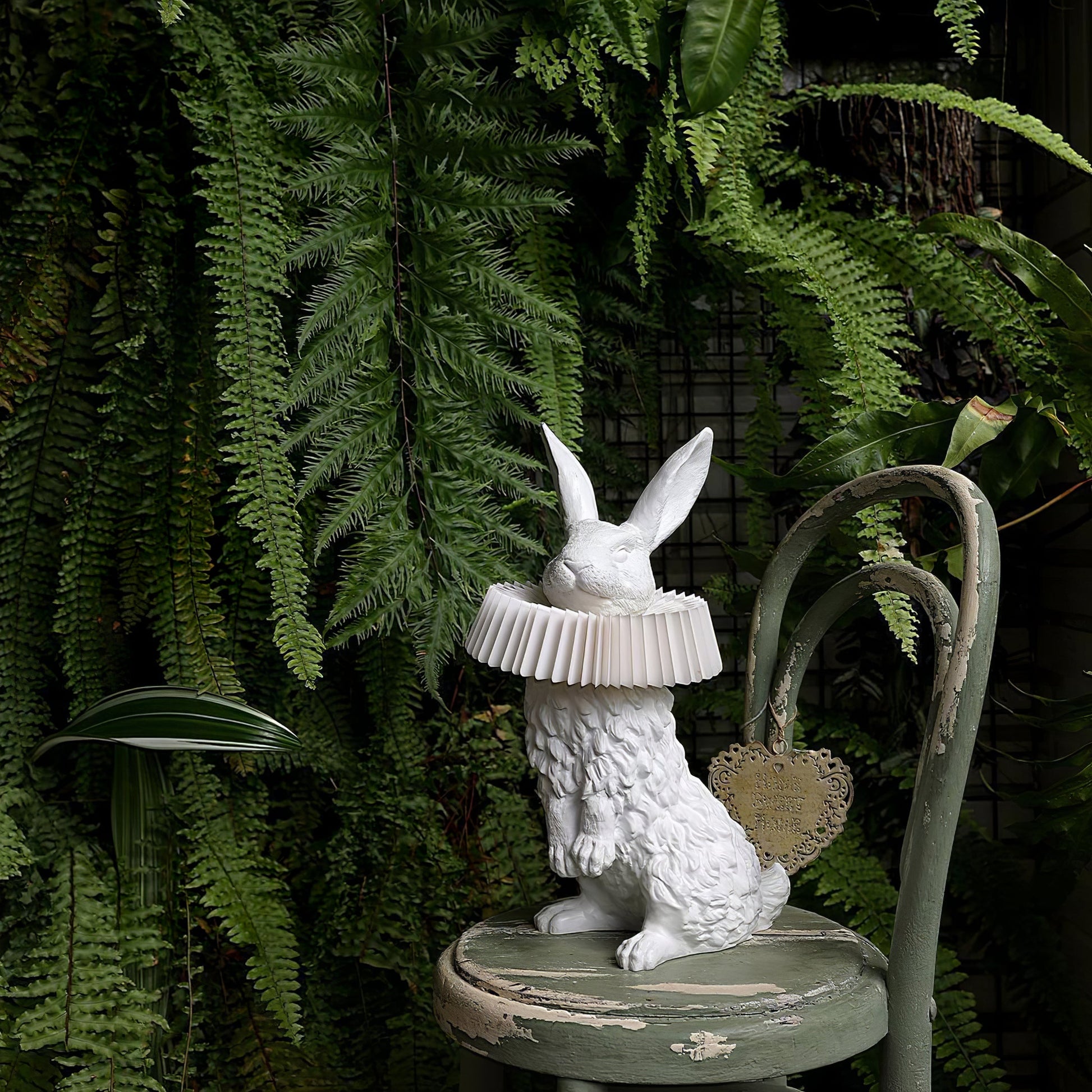 Rabbit White Resin Table Lamp - Loonglight