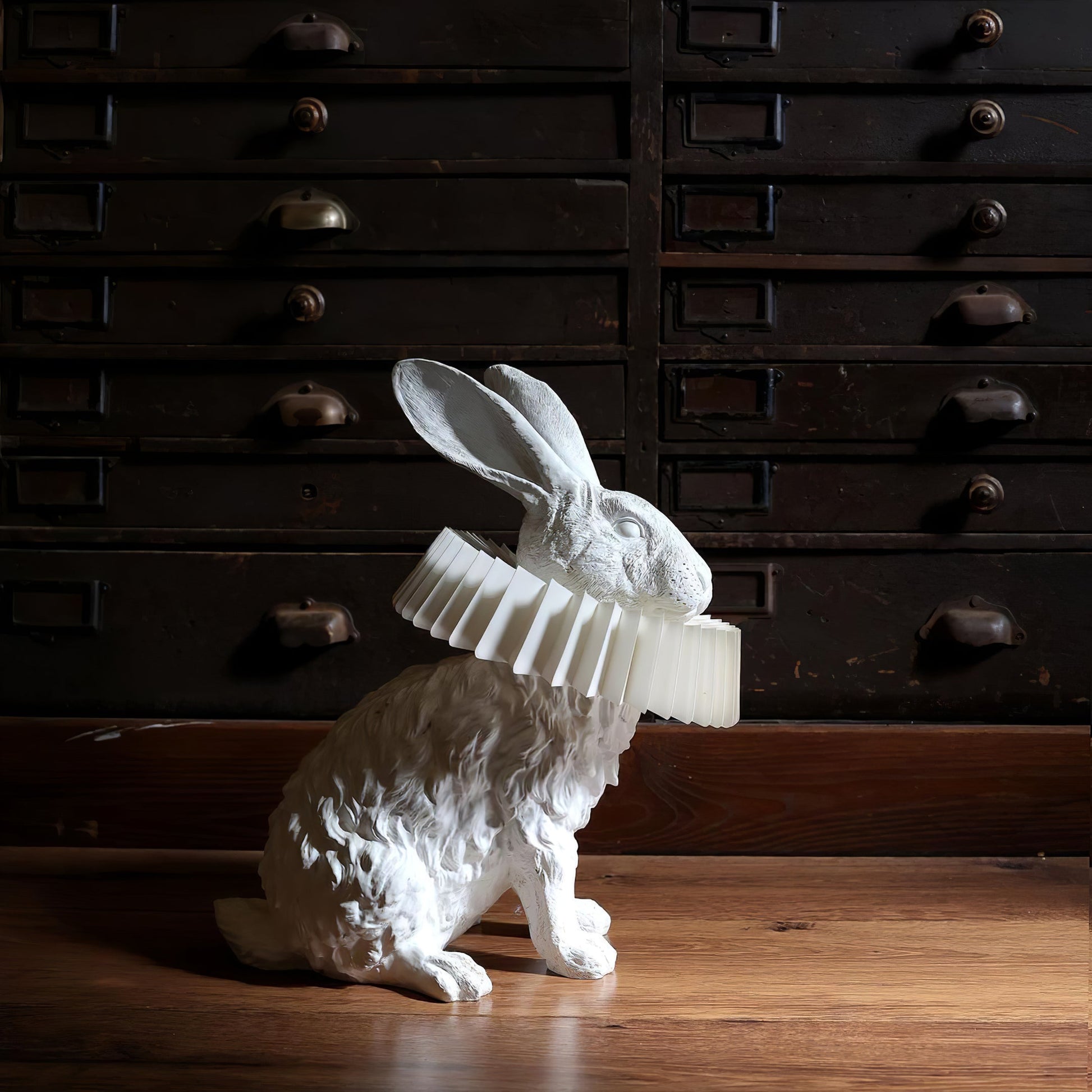 Rabbit White Resin Table Lamp - Loonglight